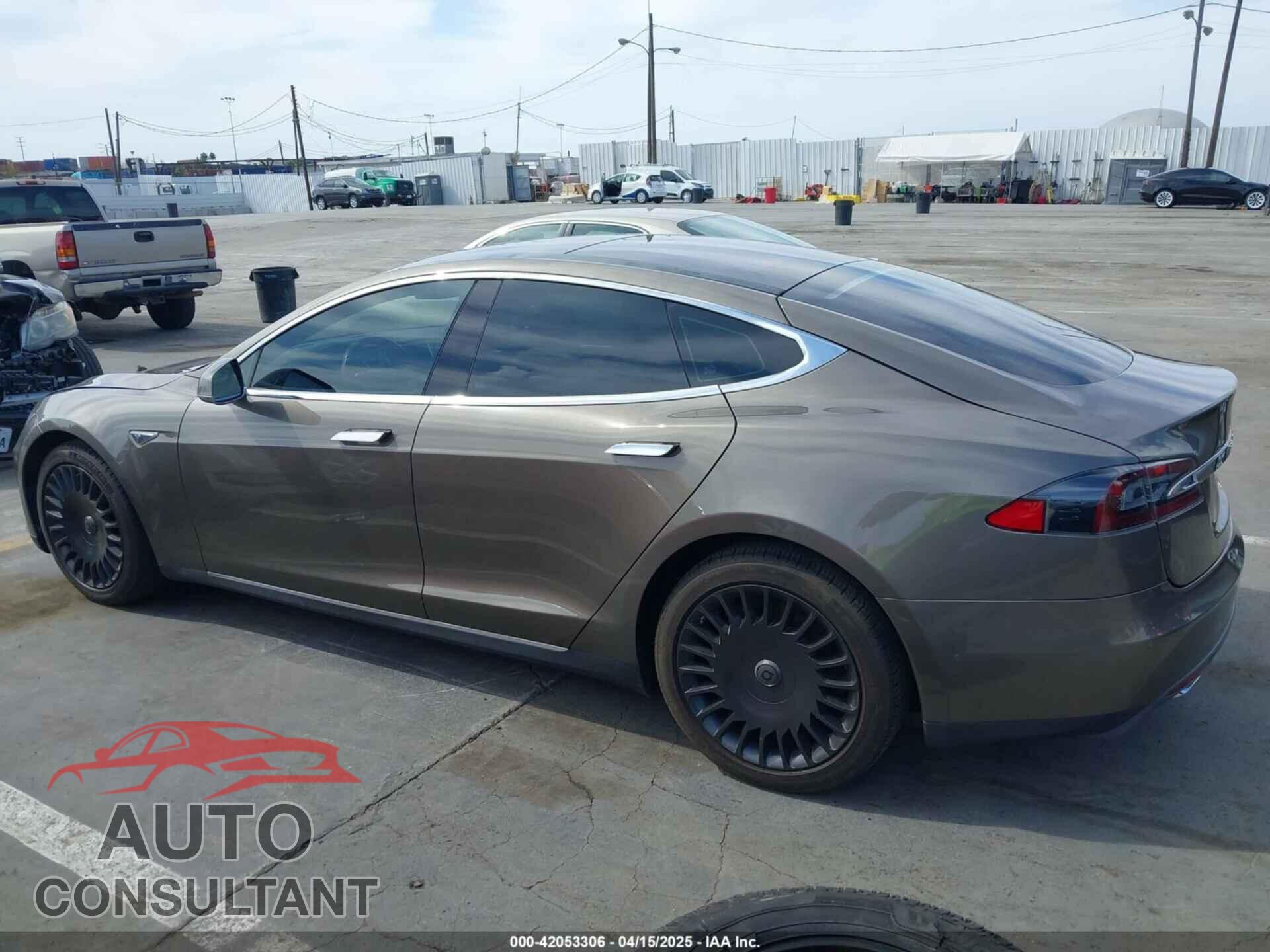 TESLA MODEL S 2015 - 5YJSA1E14FF120455