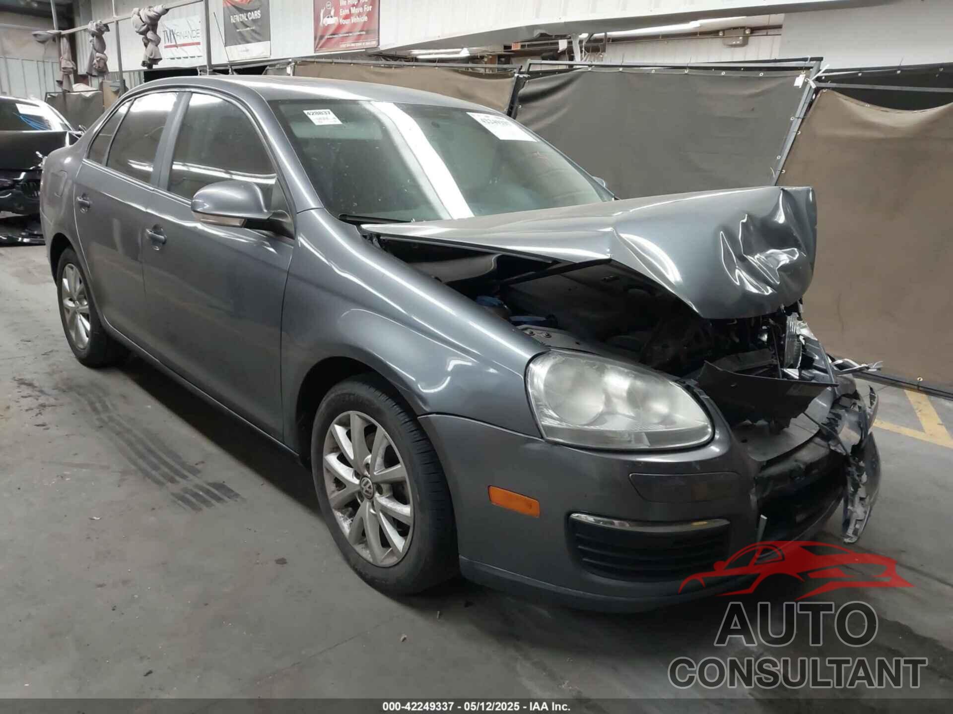 VOLKSWAGEN JETTA 2010 - 3VWRZ7AJ1AM140177