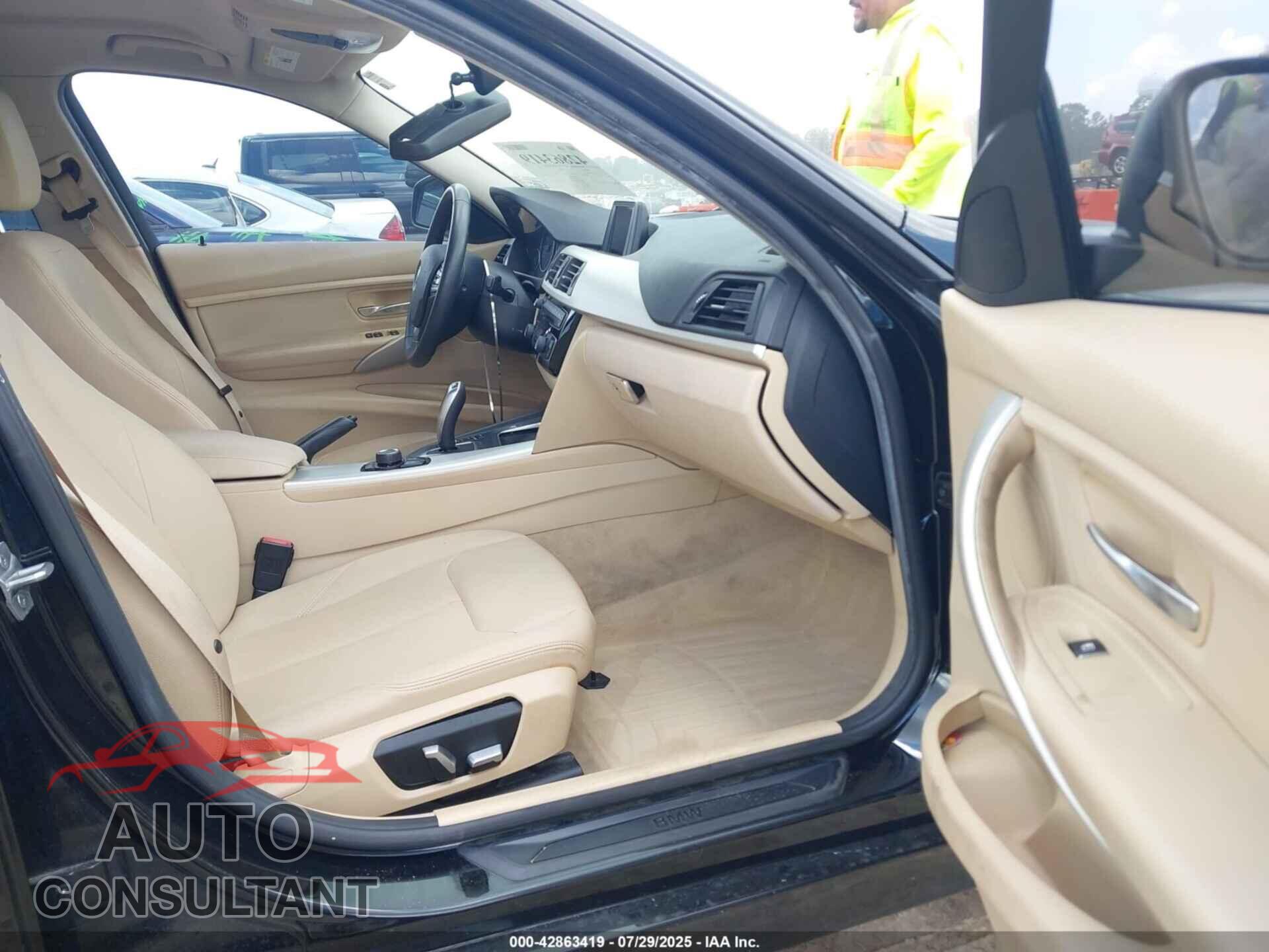 BMW 320I 2016 - WBA8E1G54GNU11973
