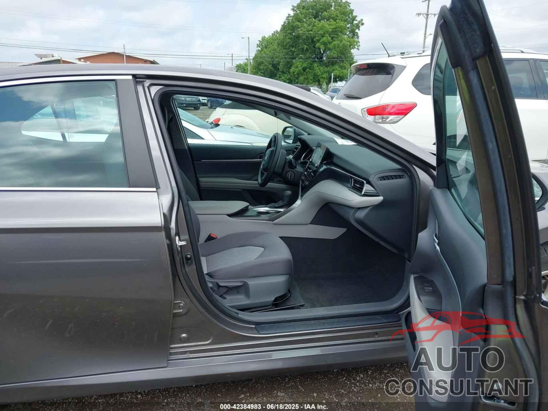 TOYOTA CAMRY 2021 - 4T1C11AK6MU420419