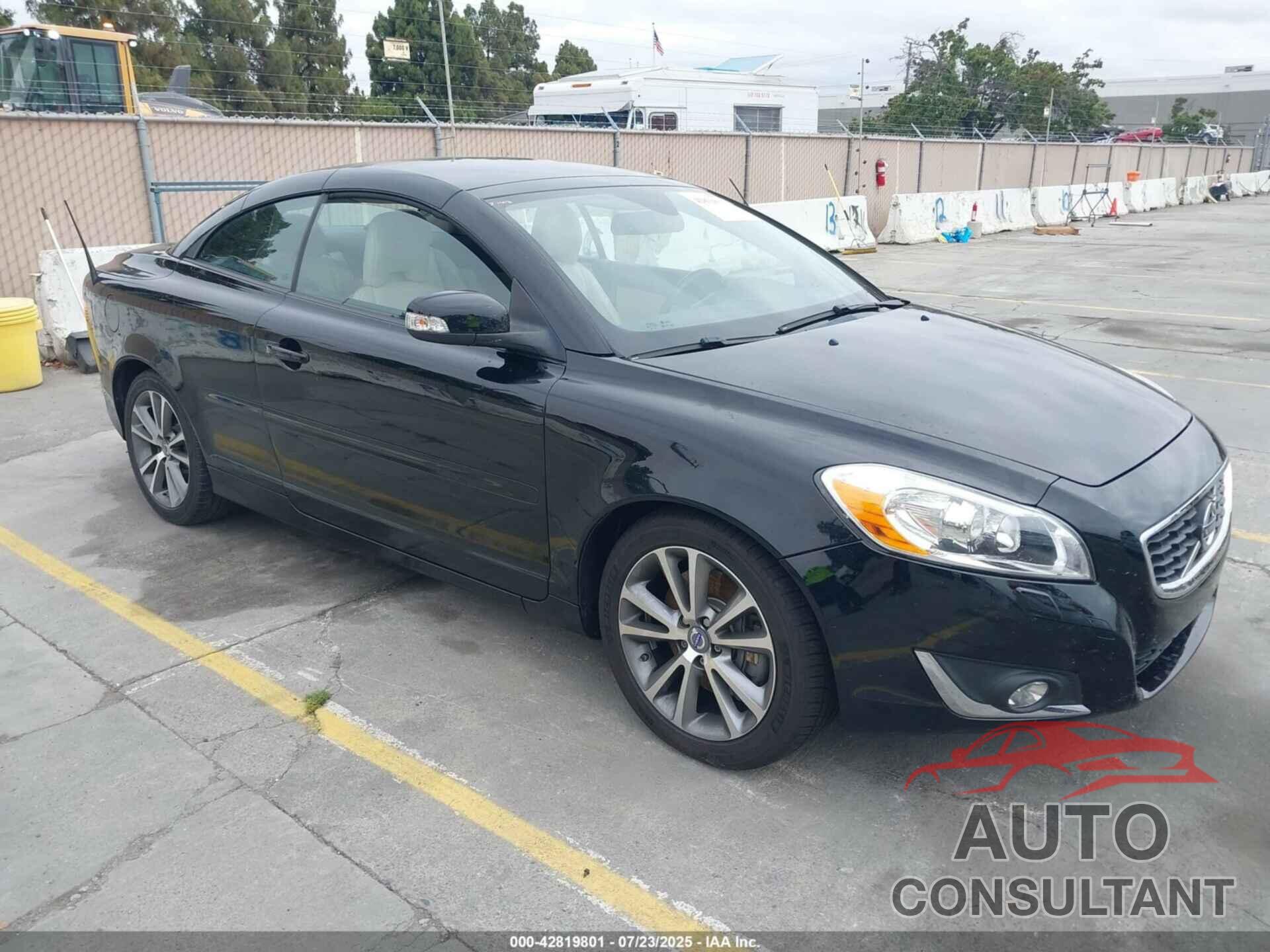 VOLVO C70 2013 - YV1672MC3DJ142956