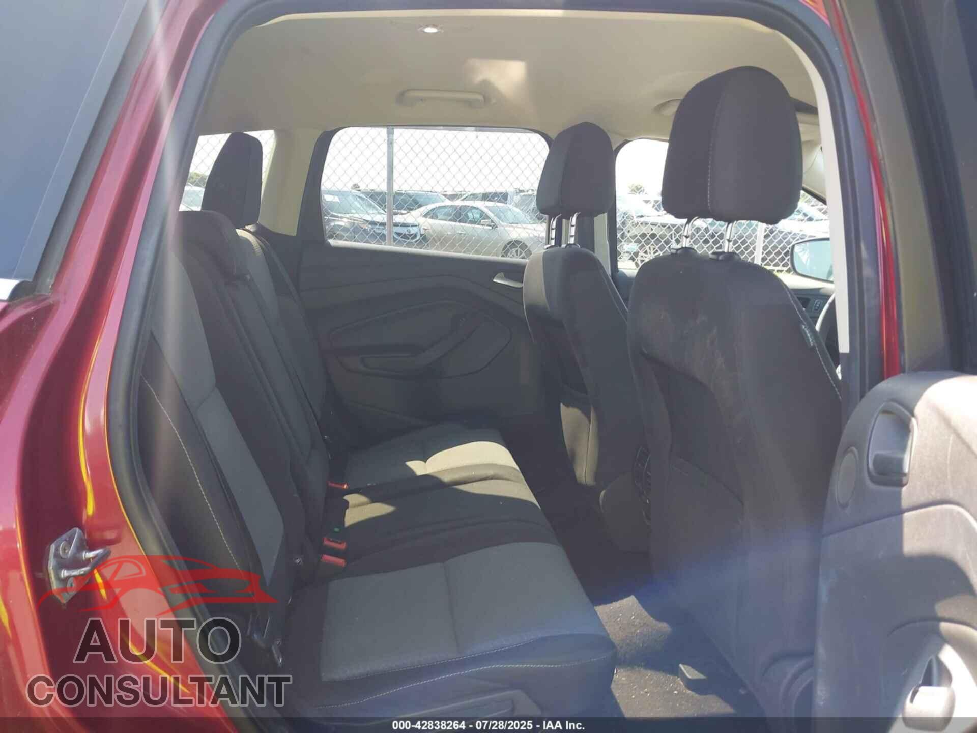 FORD ESCAPE 2017 - 1FMCU9G90HUC10771