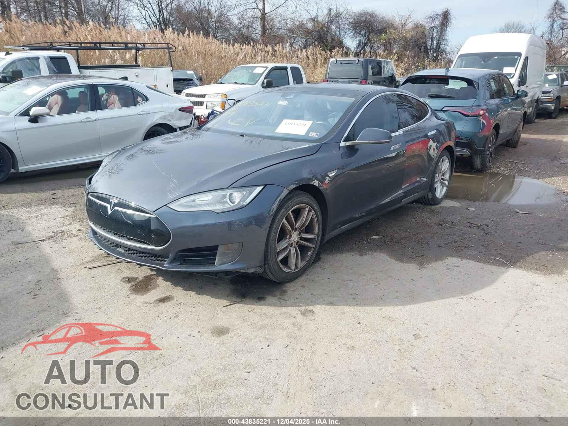 TESLA MODEL S 2015 - 5YJSA1E12FF118221