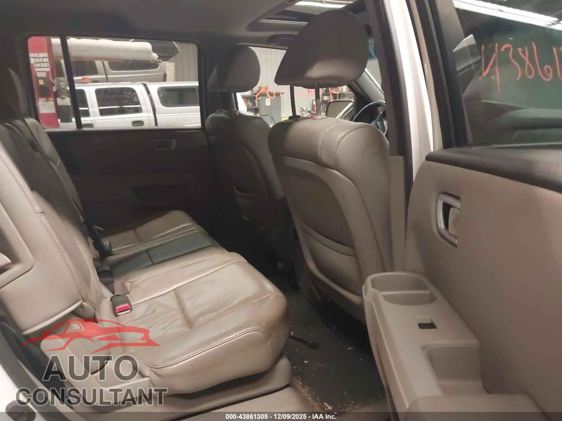 HONDA PILOT 2015 - 5FNYF4H58FB036103