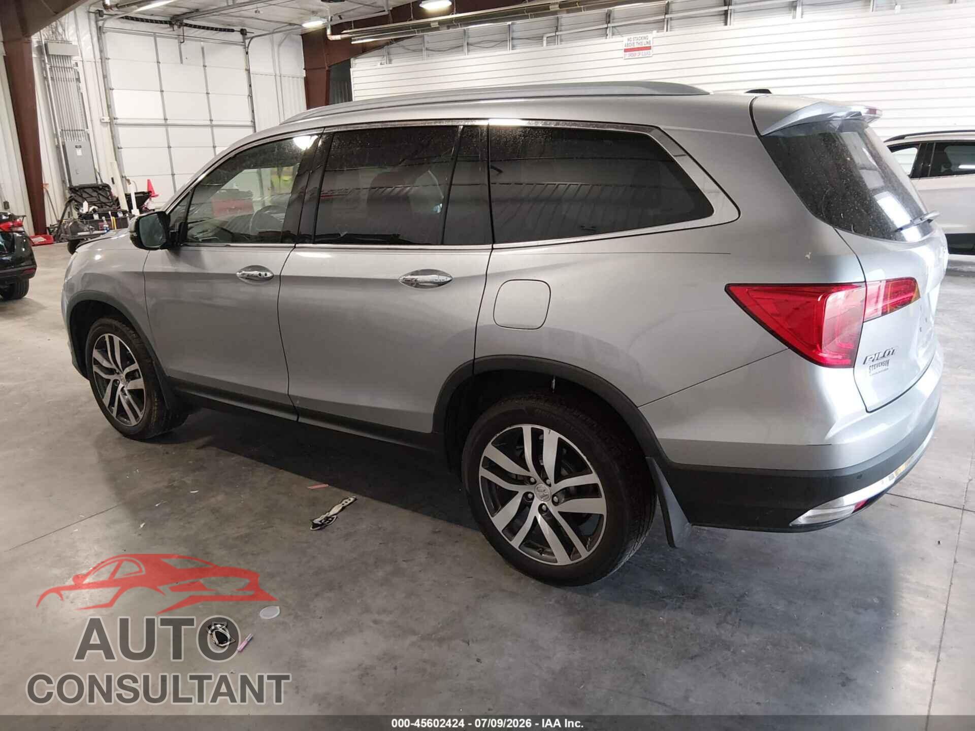 HONDA PILOT 2017 - 5FNYF6H04HB020077