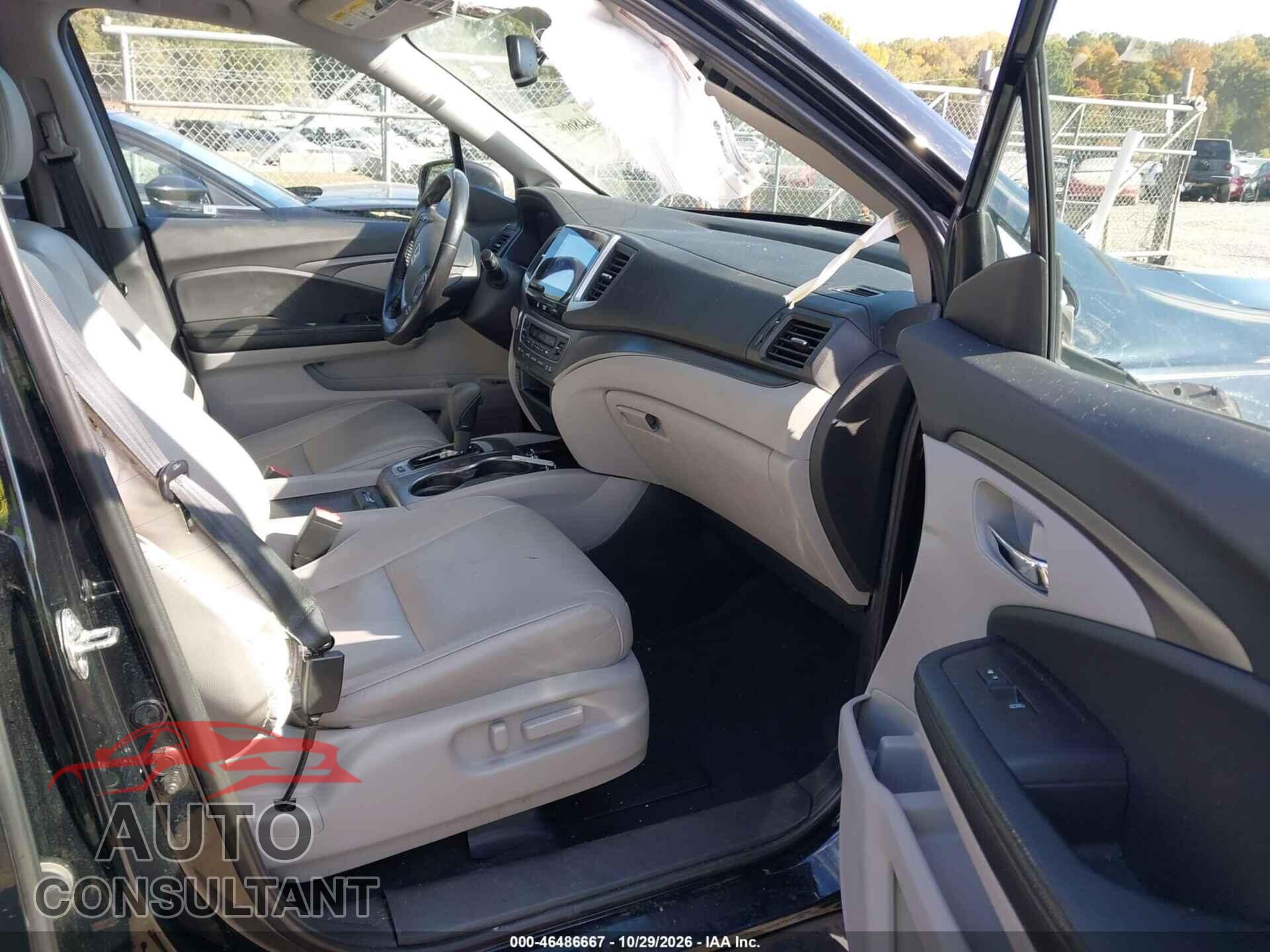 HONDA PILOT 2017 - 5FNYF6H71HB069752