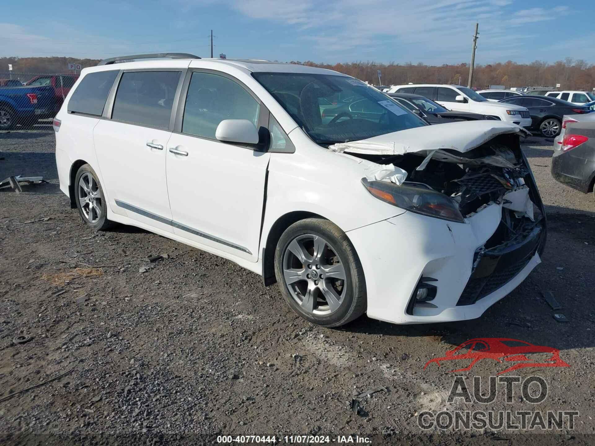 TOYOTA SIENNA 2018 - 5TDXZ3DC5JS939508