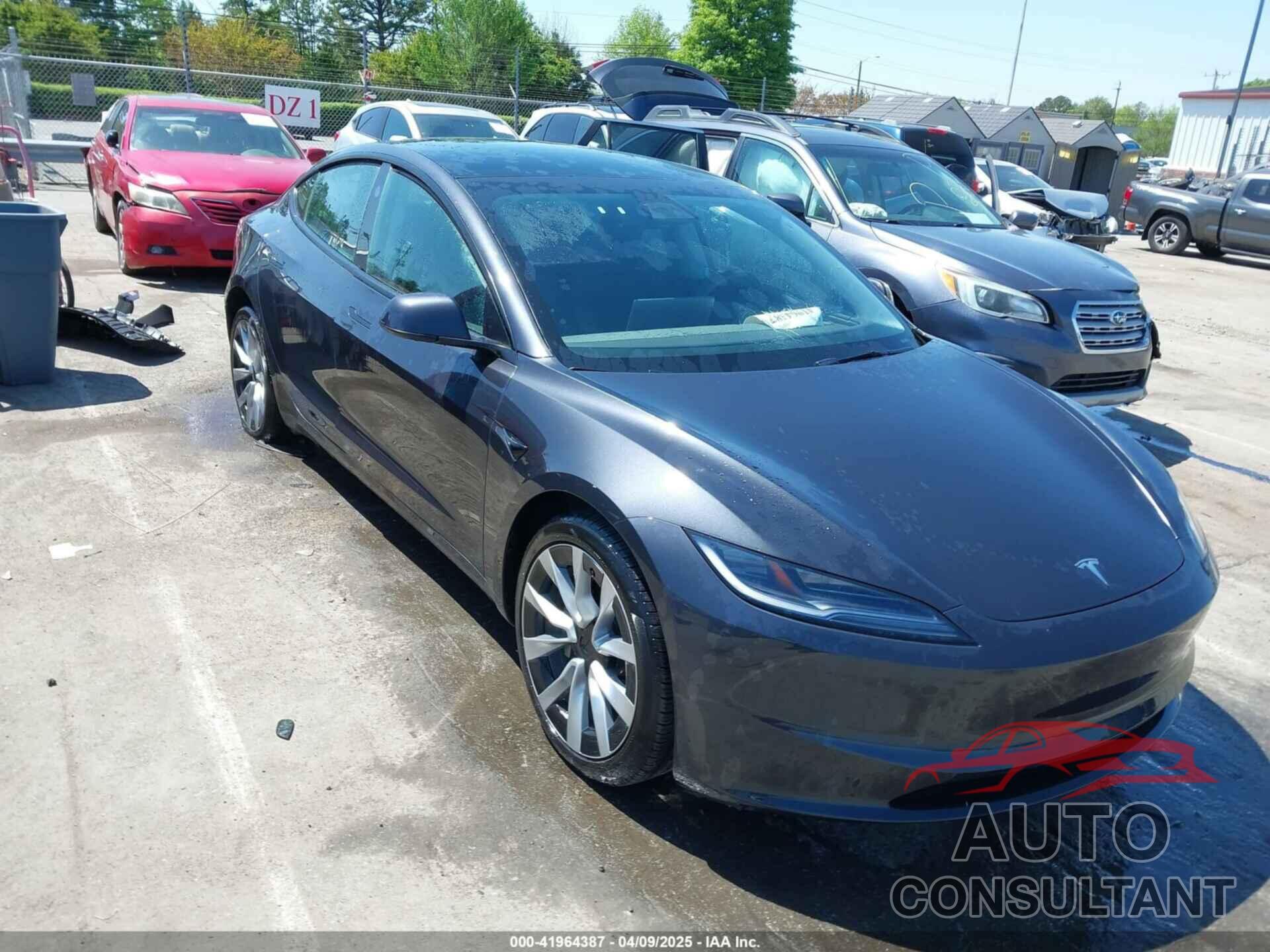 TESLA MODEL 3 2024 - 5YJ3E1EA4RF735729