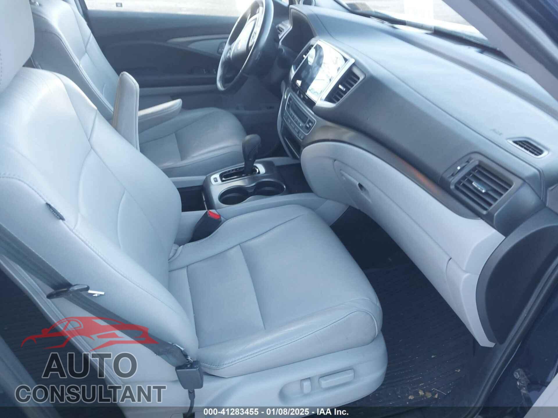 HONDA PILOT 2017 - 5FNYF6H54HB035982