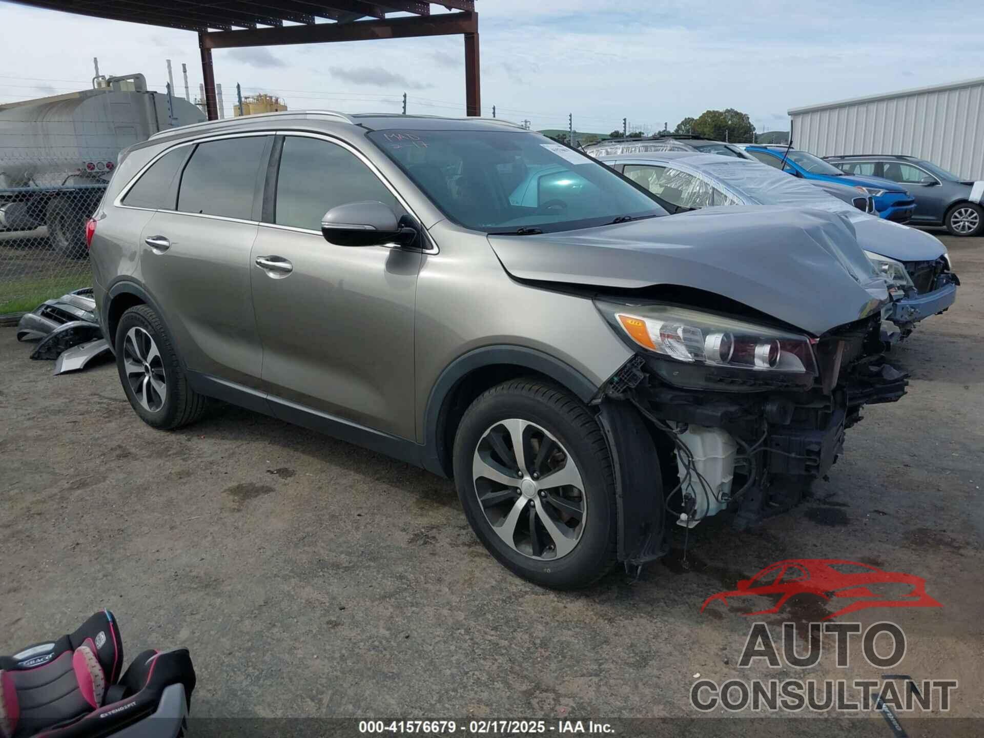 KIA SORENTO 2016 - 5XYPH4A14GG002523