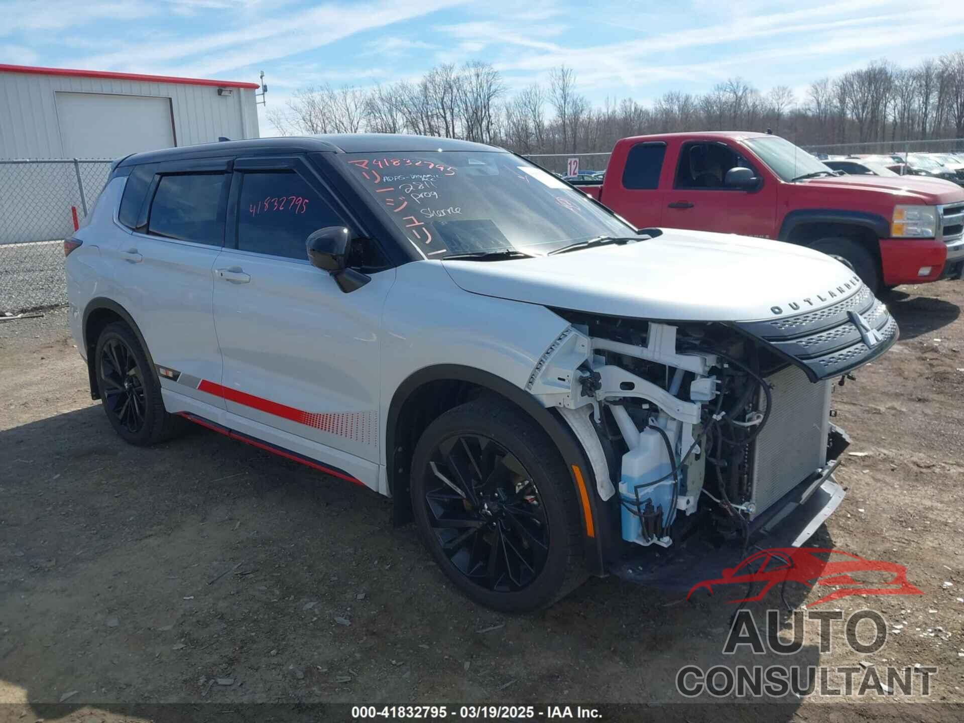 MITSUBISHI OUTLANDER 2023 - JA4J4UA89PZ033146
