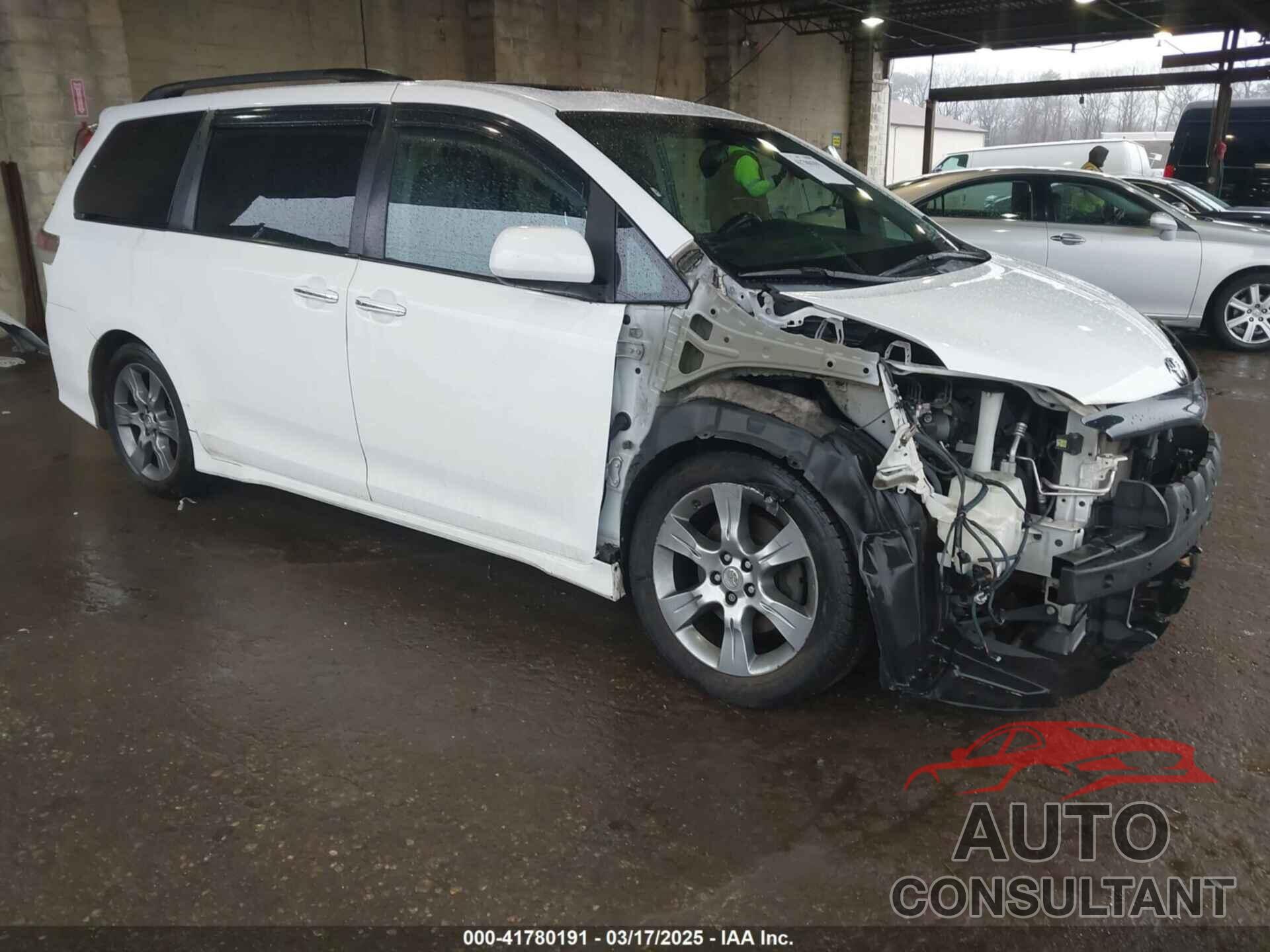 TOYOTA SIENNA 2015 - 5TDXK3DC1FS528070