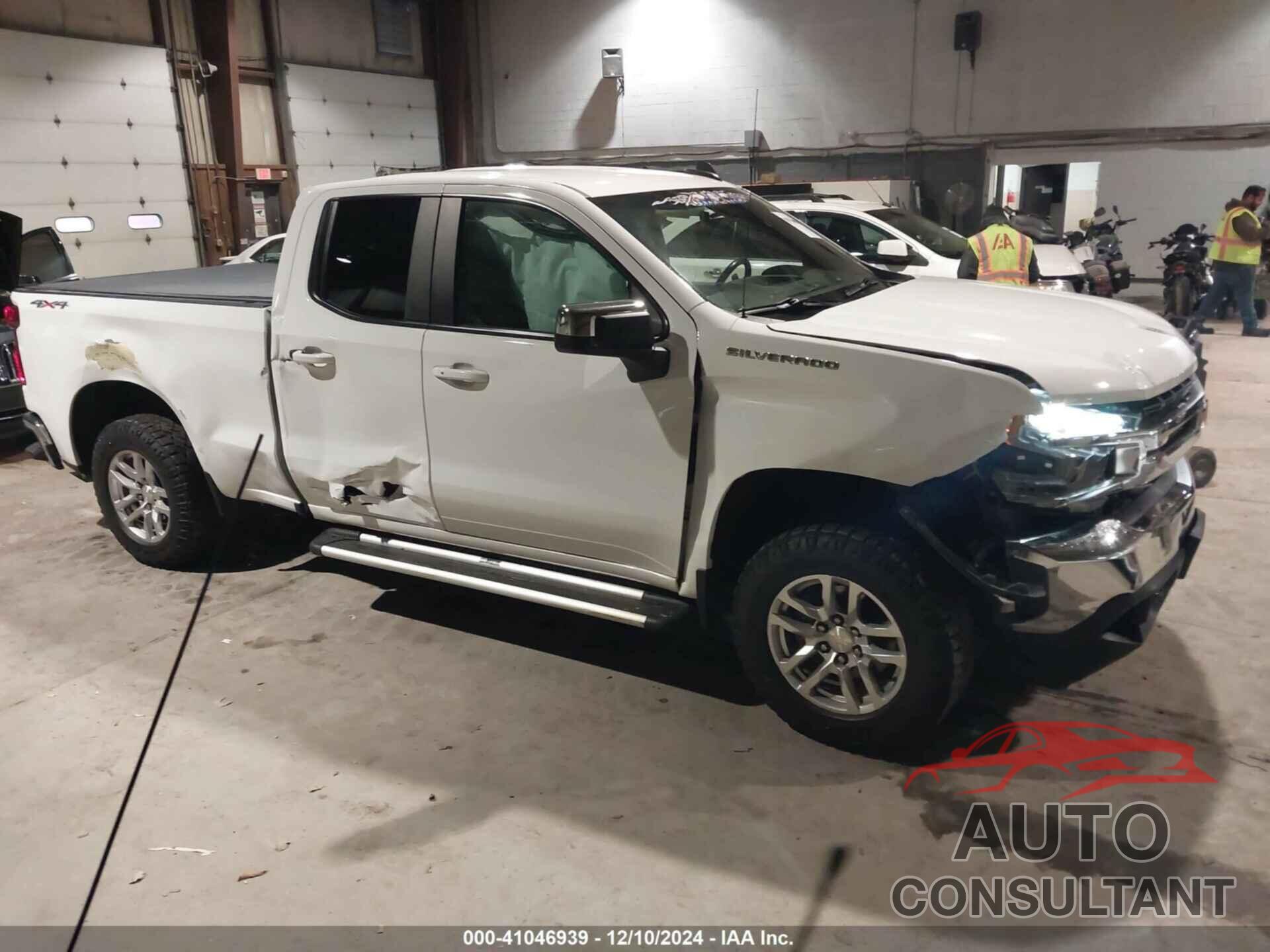CHEVROLET SILVERADO 1500 2021 - 1GCRYDED4MZ248207