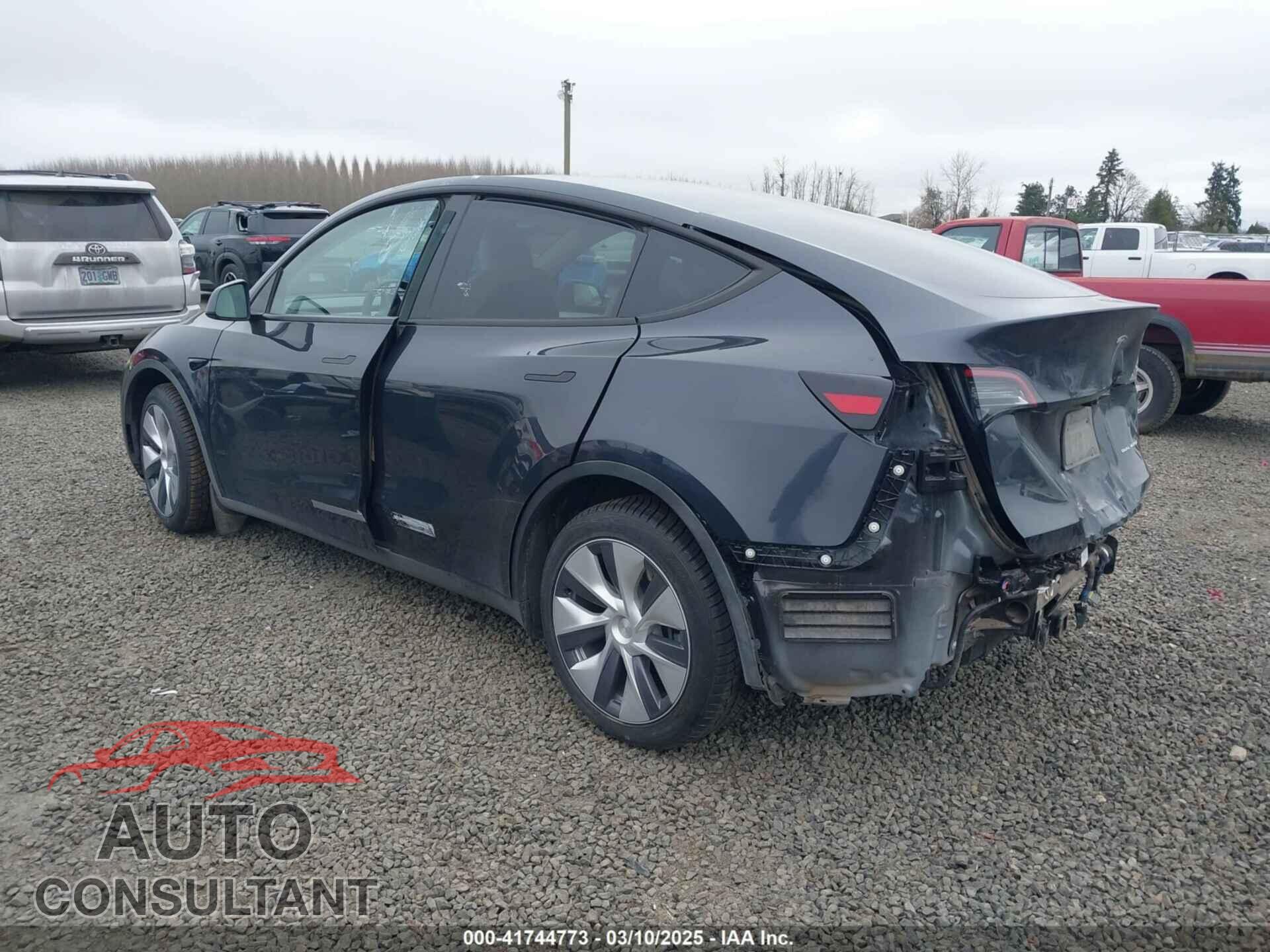 TESLA MODEL Y 2024 - 7SAYGDEEXRF073775