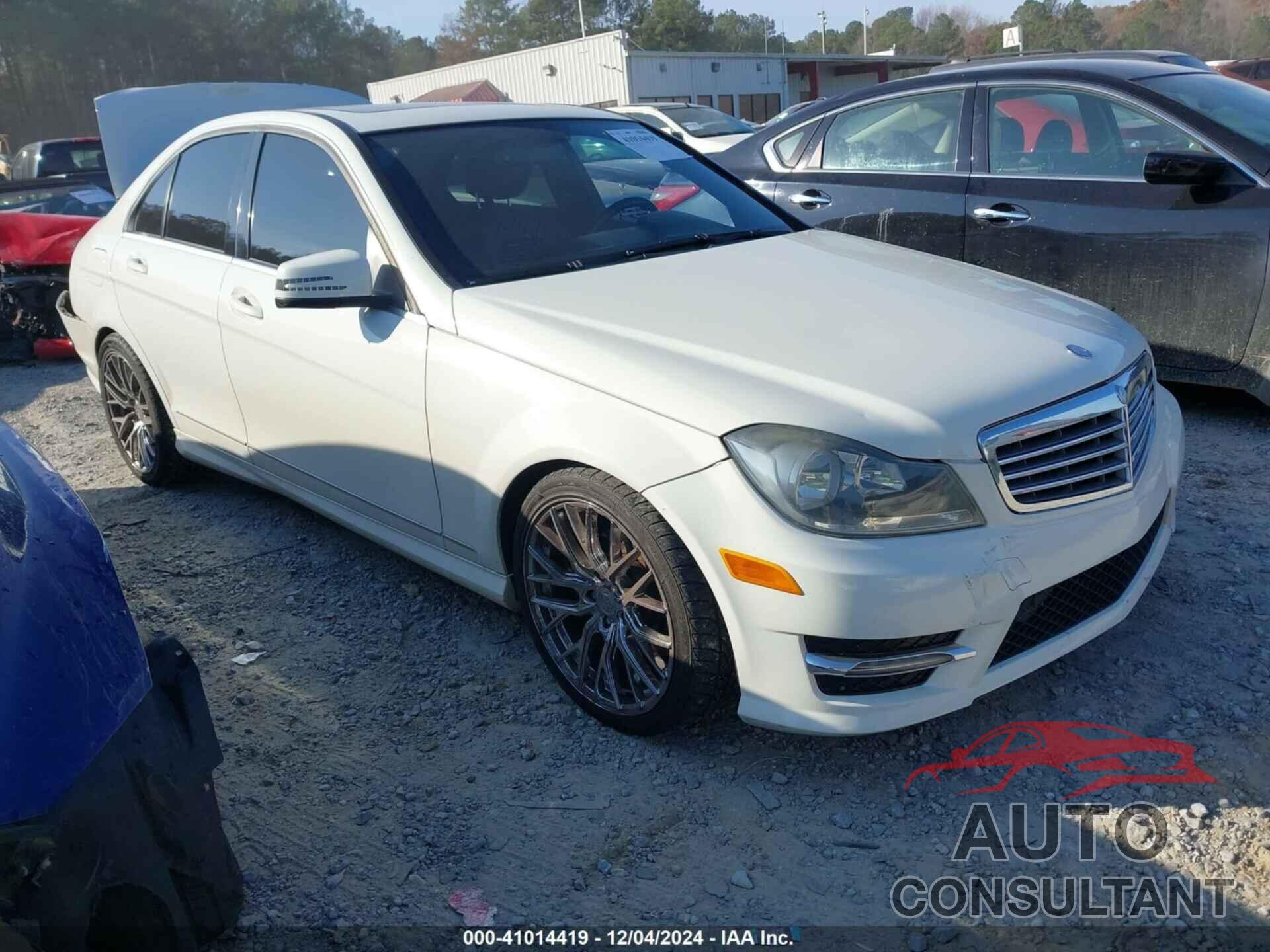 MERCEDES-BENZ C 300 2012 - WDDGF8BB1CR227875