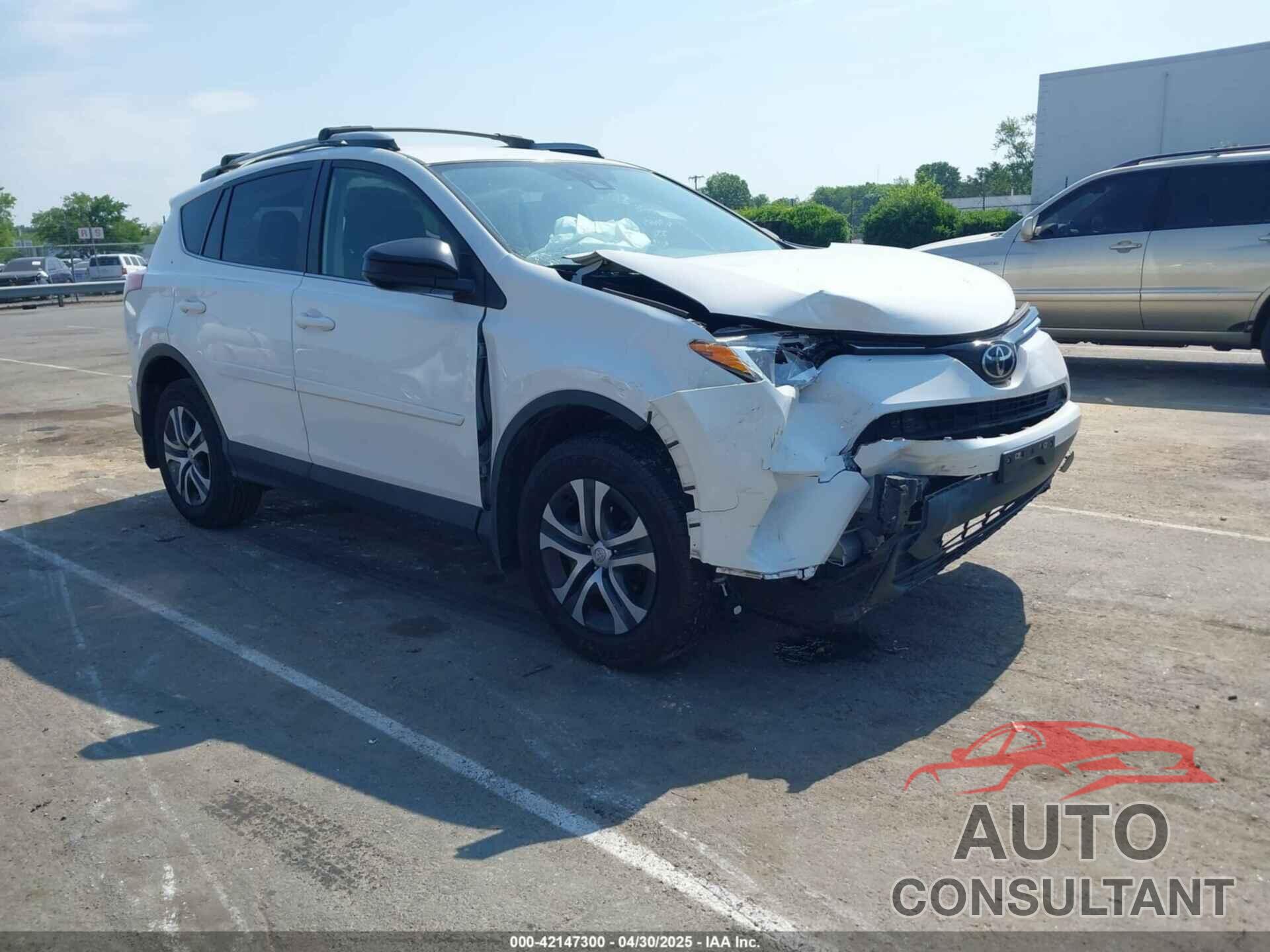 TOYOTA RAV4 2017 - JTMBFREV8HJ157555