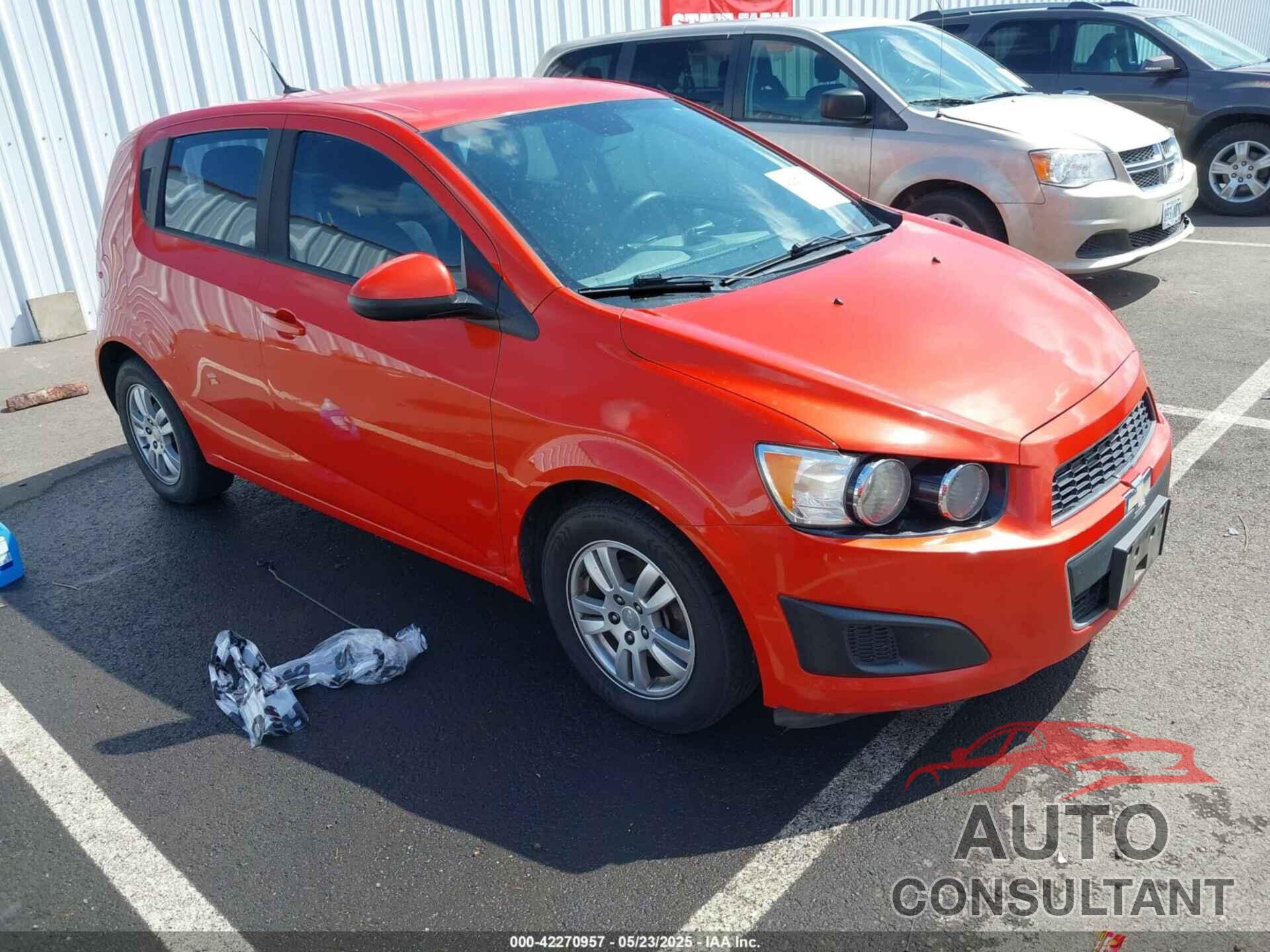 CHEVROLET SONIC 2012 - 1G1JB6SH5C4229087
