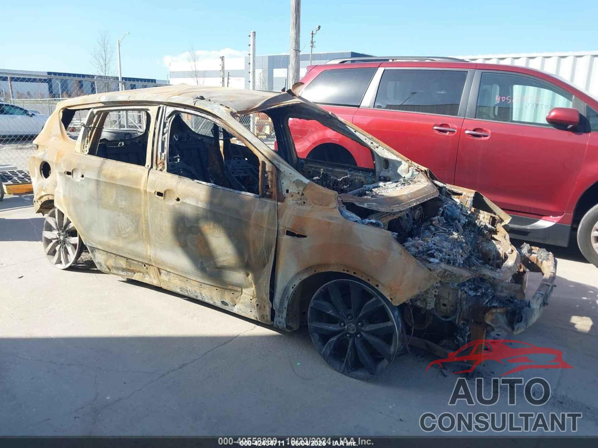 FORD ESCAPE 2017 - 1FMCU0G91HUE01644