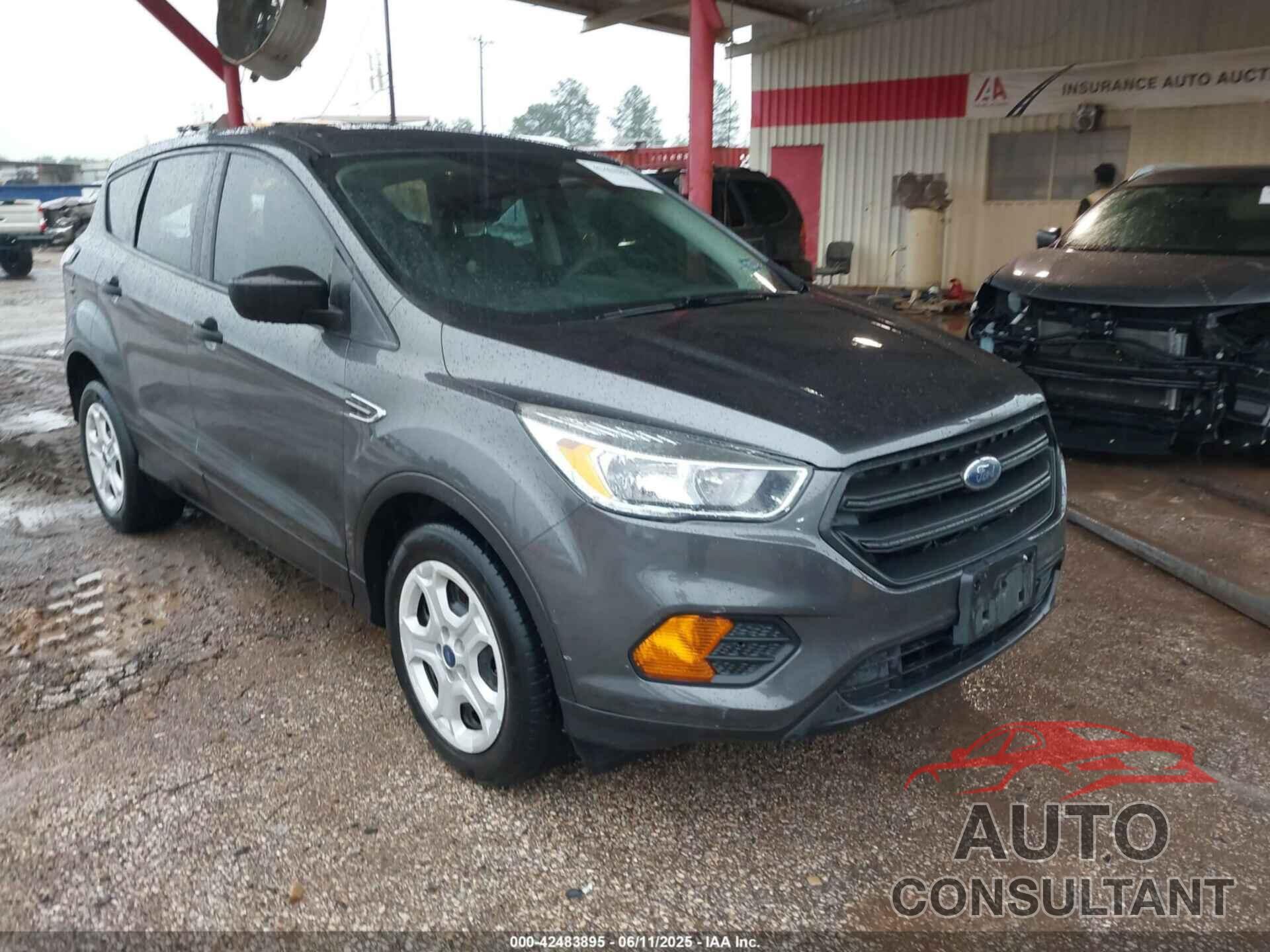 FORD ESCAPE 2017 - 1FMCU0F78HUC13686
