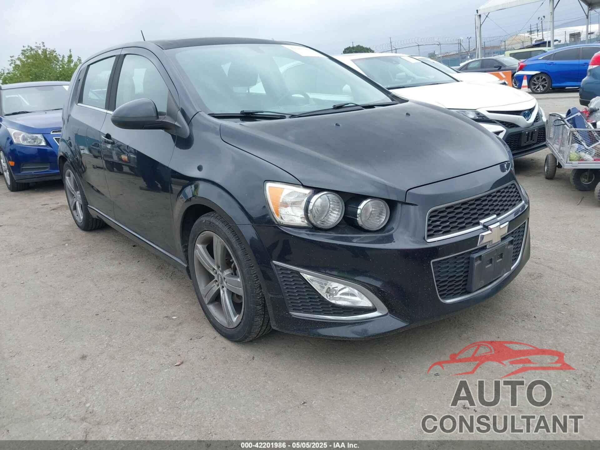 CHEVROLET SONIC 2015 - 1G1JH6SB6F4173661