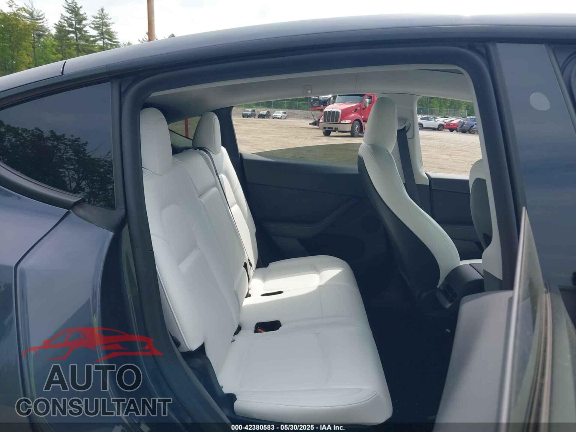TESLA MODEL Y 2023 - 7SAYGAEEXPF856428