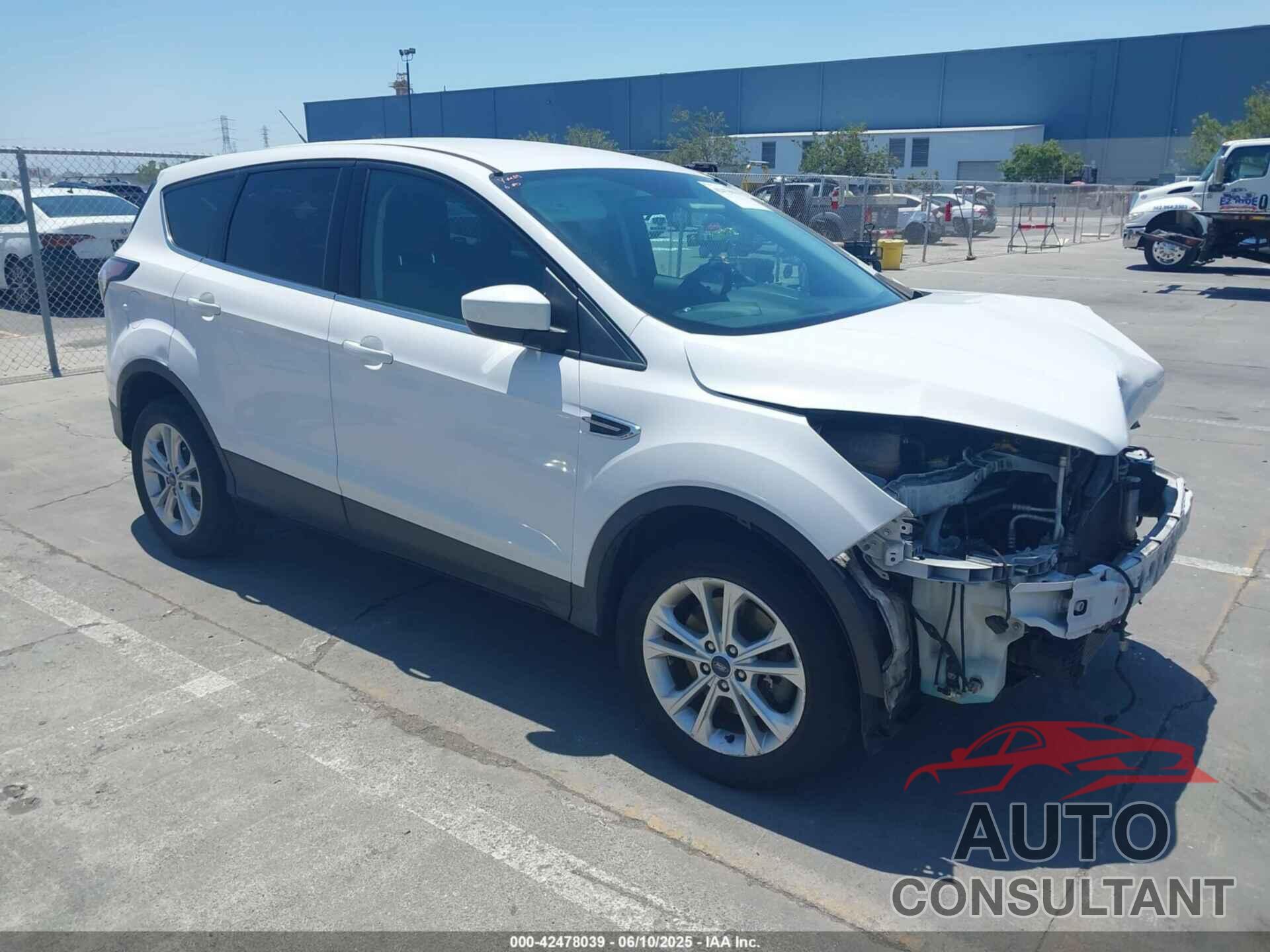 FORD ESCAPE 2017 - 1FMCU9G92HUA28392