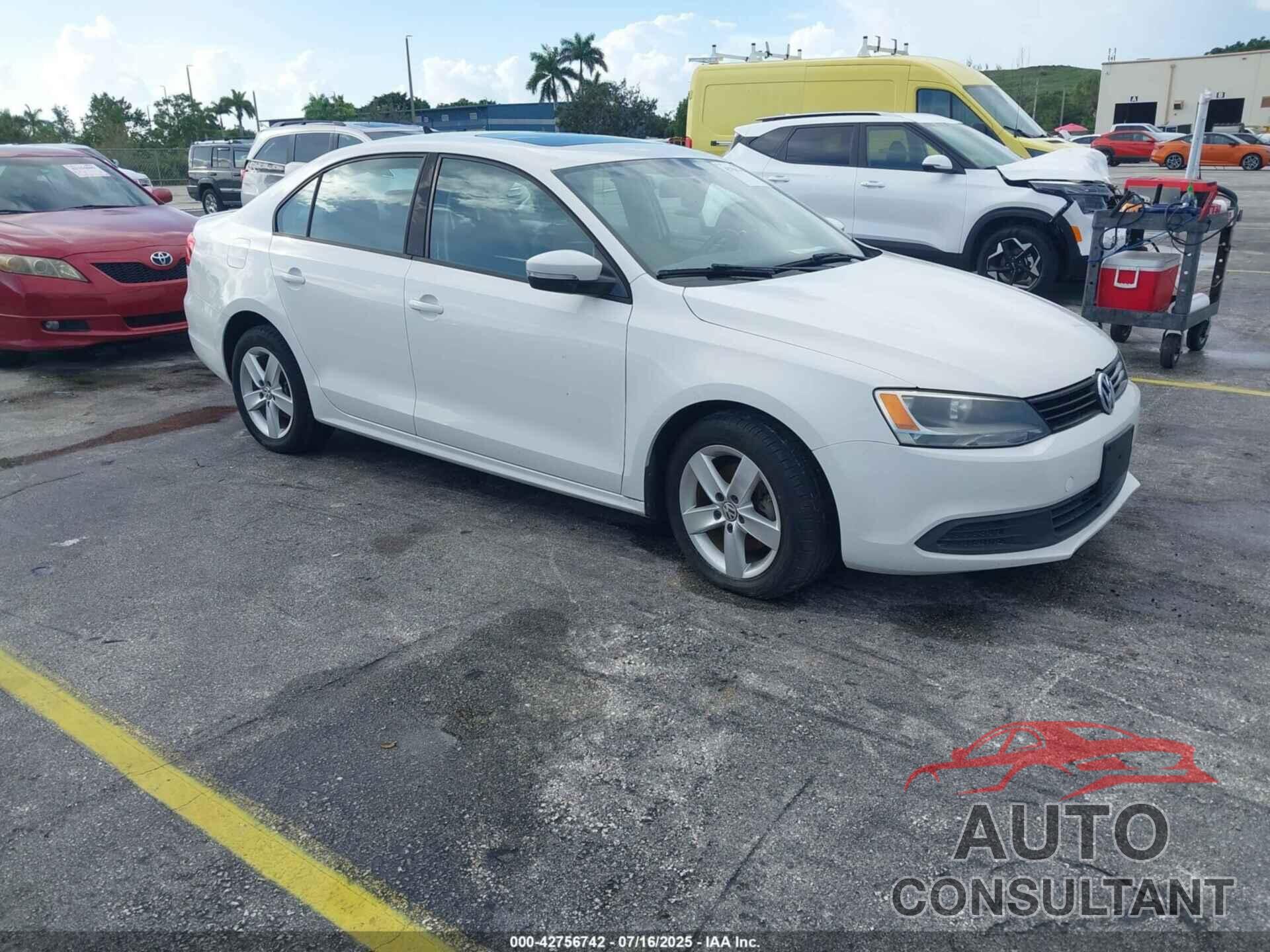VOLKSWAGEN JETTA 2011 - 3VWLL7AJ7BM062447