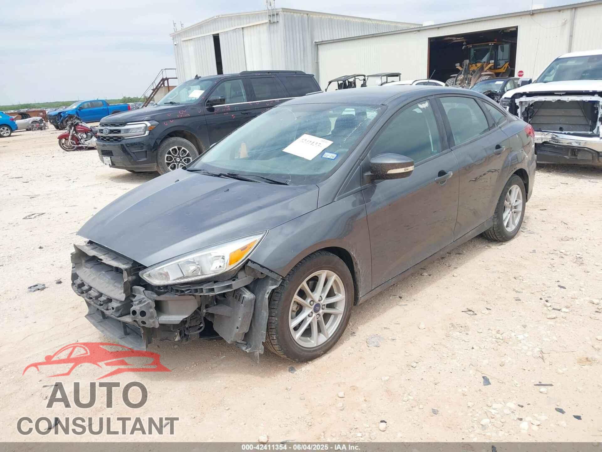 FORD FOCUS 2017 - 1FADP3F27HL342018
