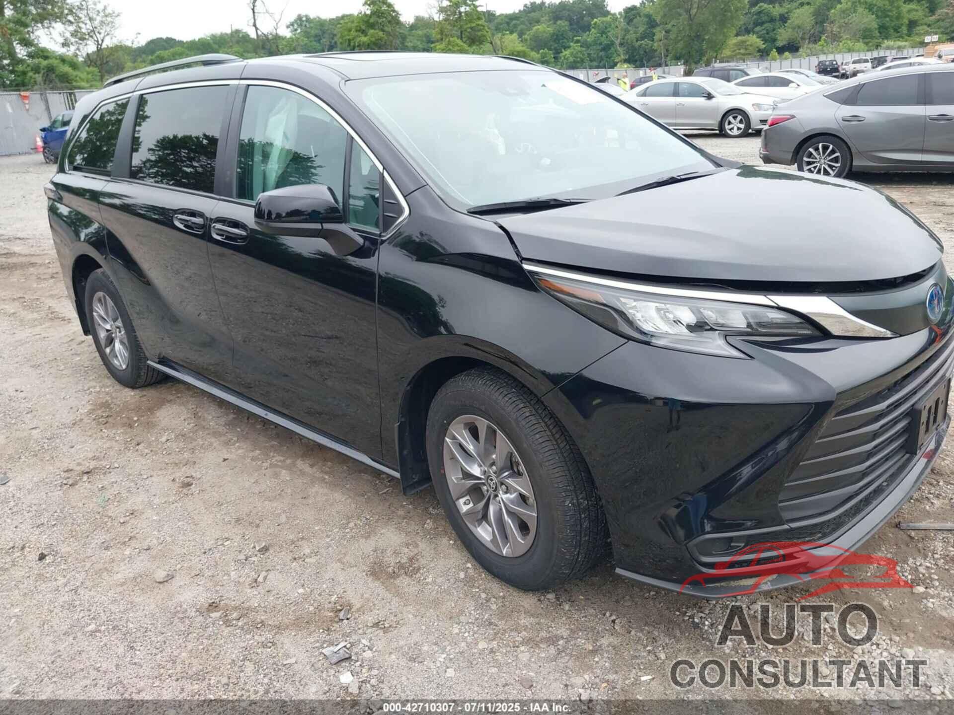 TOYOTA SIENNA 2024 - 5TDBSKFC9RS132961