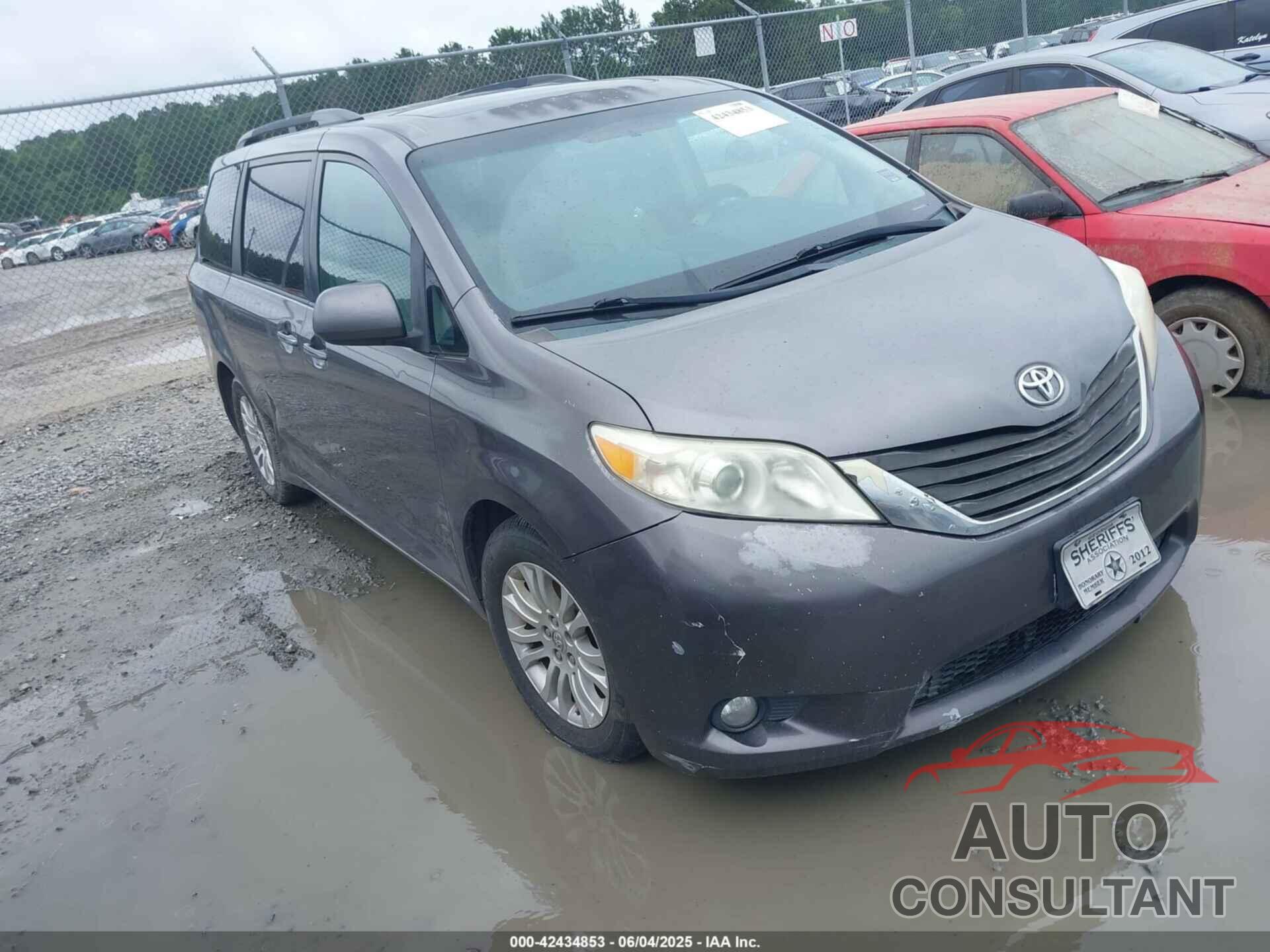 TOYOTA SIENNA 2011 - 5TDYK3DC9BS114078