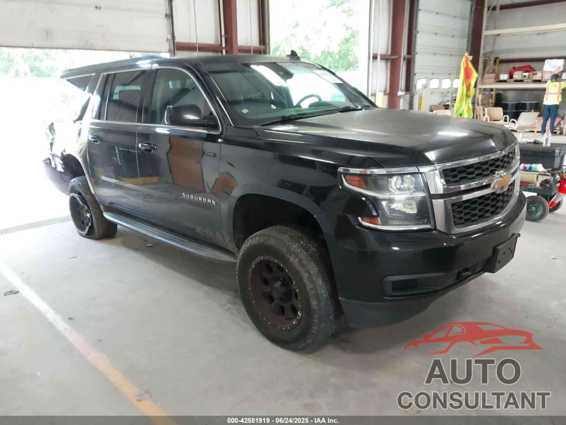 CHEVROLET SUBURBAN 1500 2015 - 1GNSKJKC3FR537344