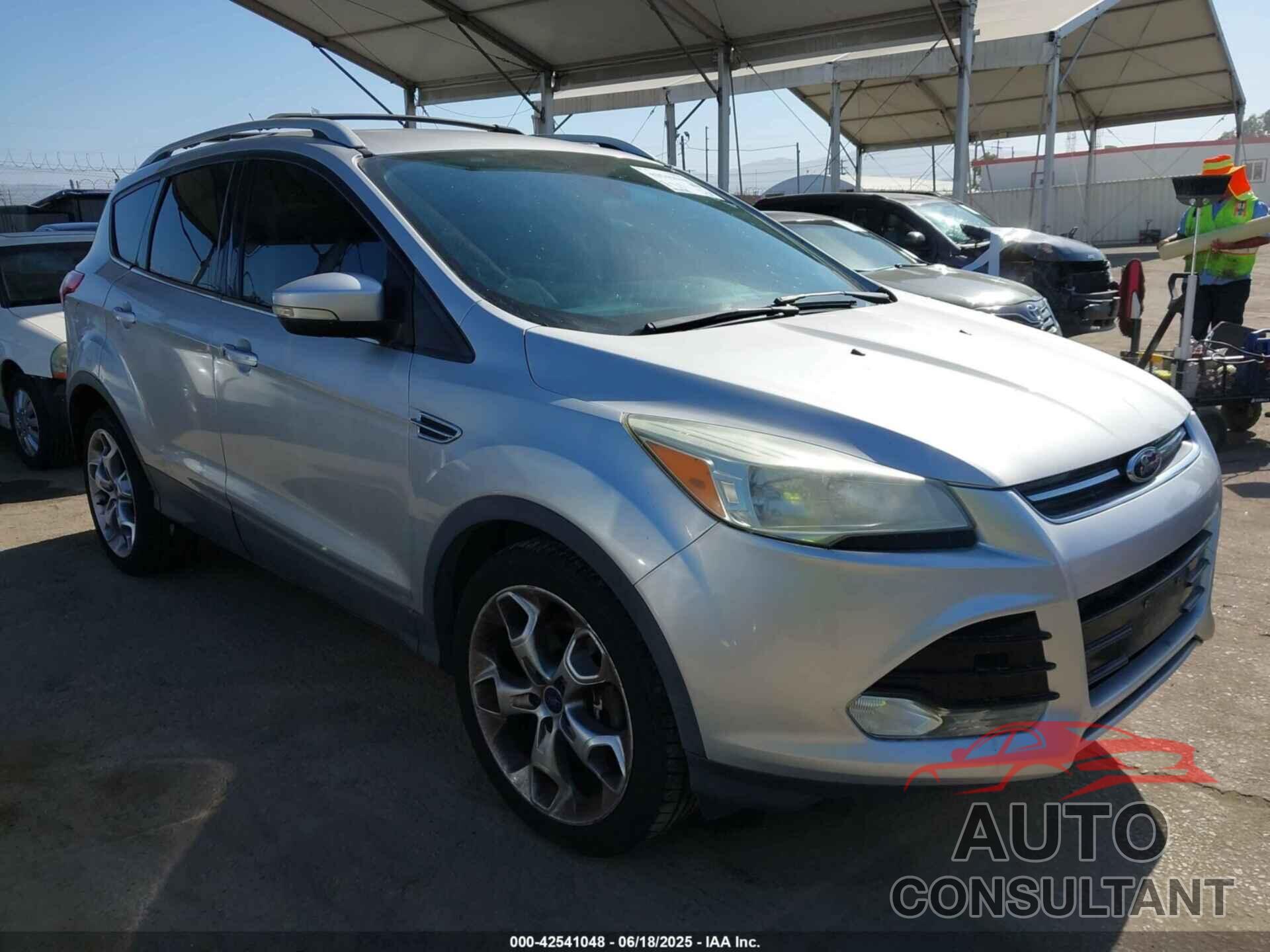 FORD ESCAPE 2015 - 1FMCU0J90FUA43720