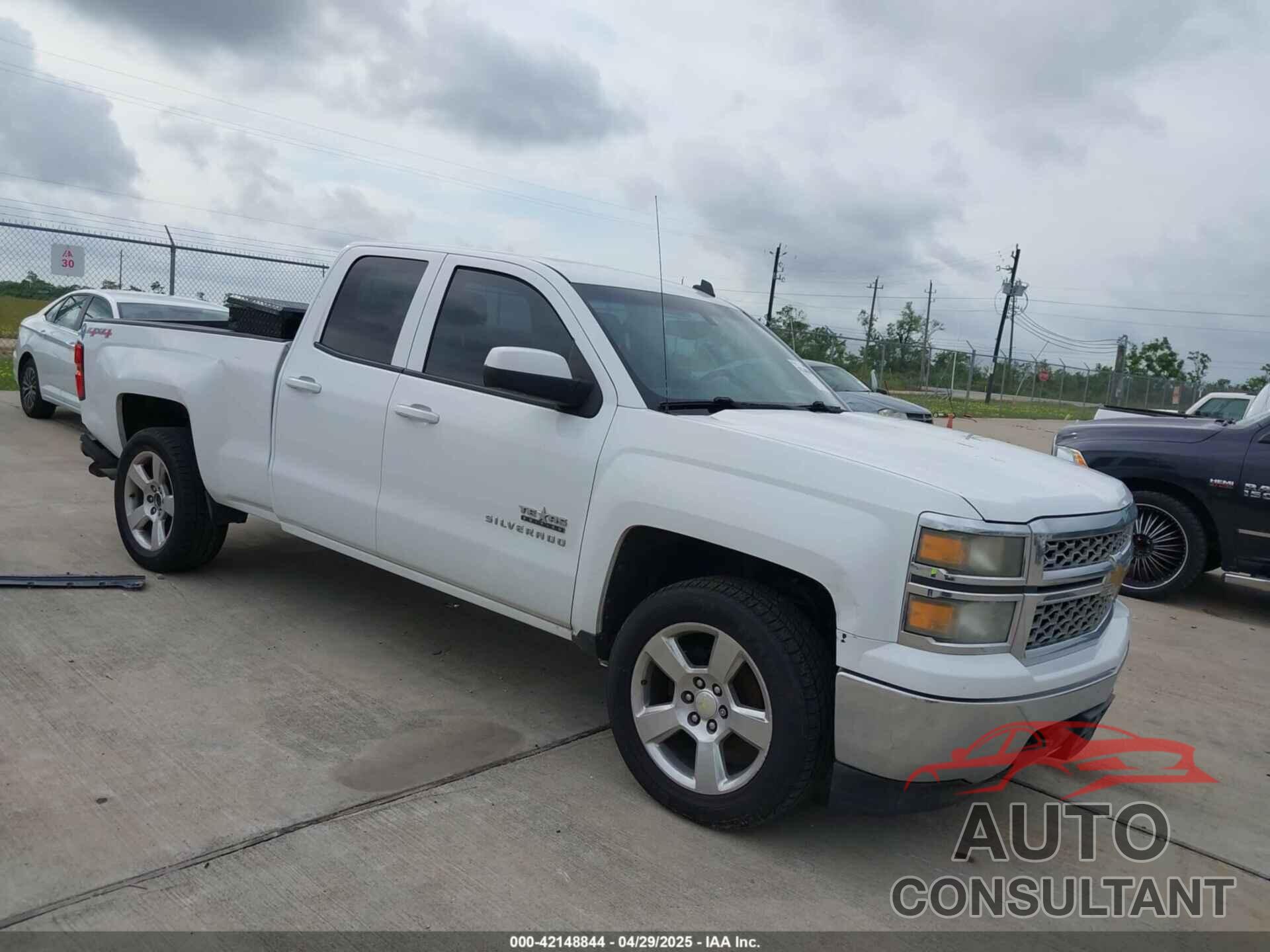 CHEVROLET SILVERADO 1500 2014 - 1GCVKREC6EZ156019