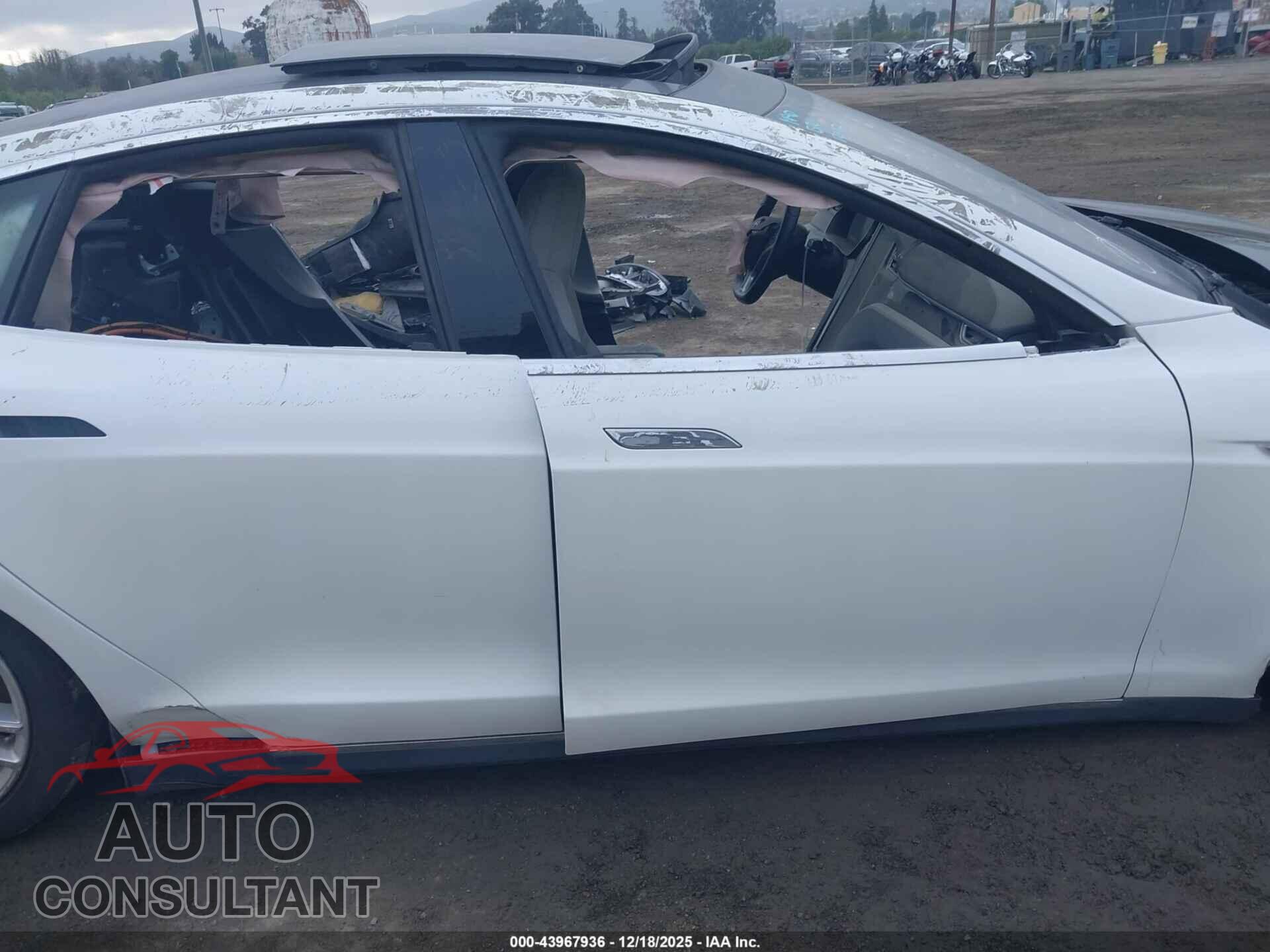 TESLA MODEL S 2015 - 5YJSA1E40FF110998