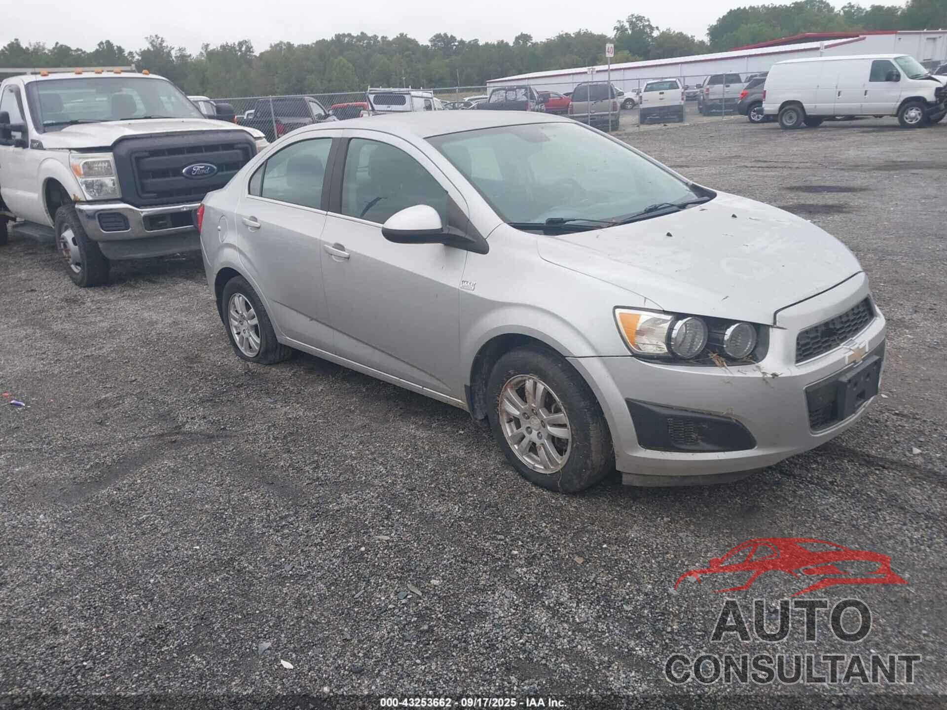CHEVROLET SONIC 2013 - 1G1JC5SB9D4118174