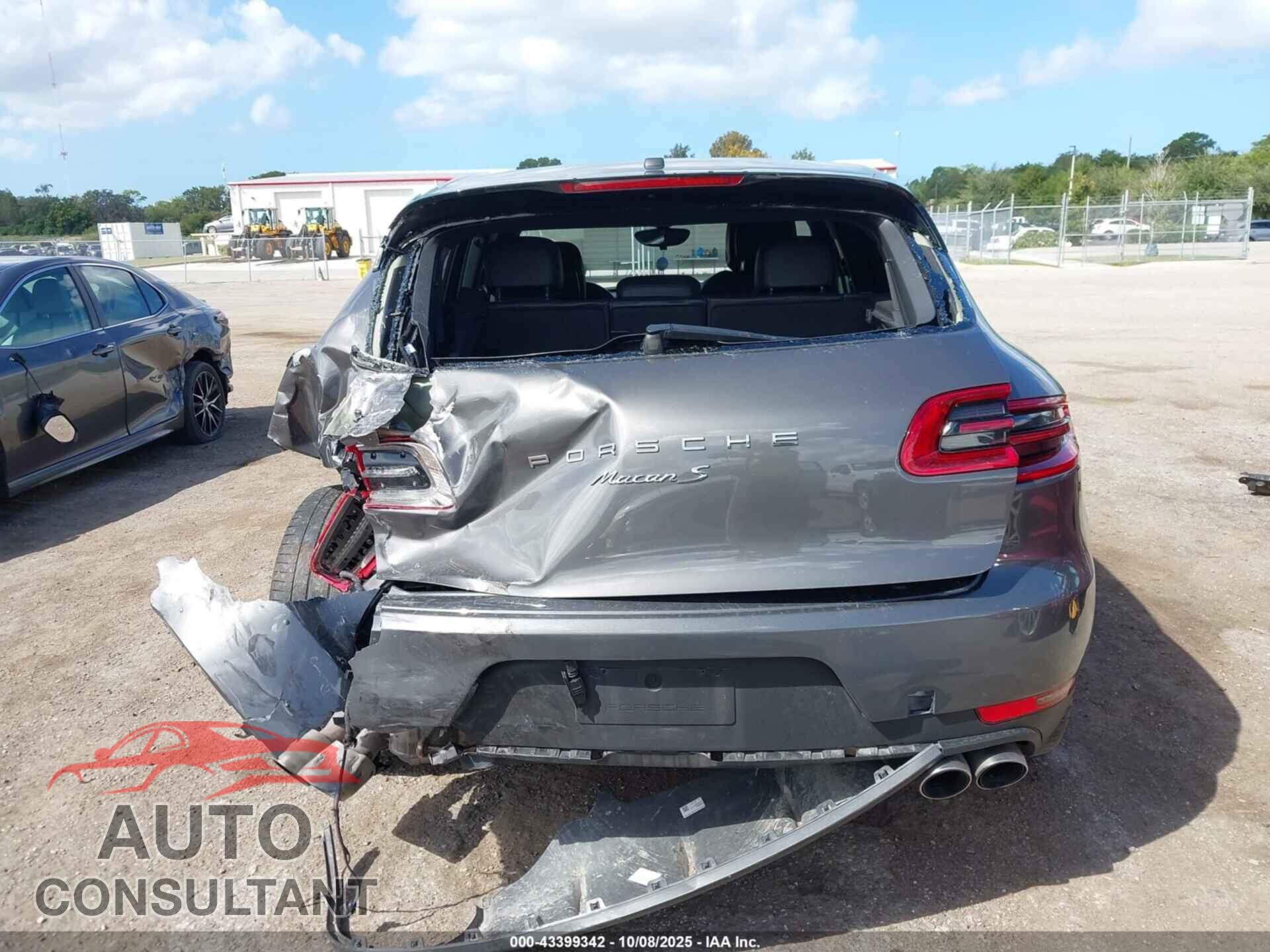 PORSCHE MACAN 2015 - WP1AB2A50FLB60177