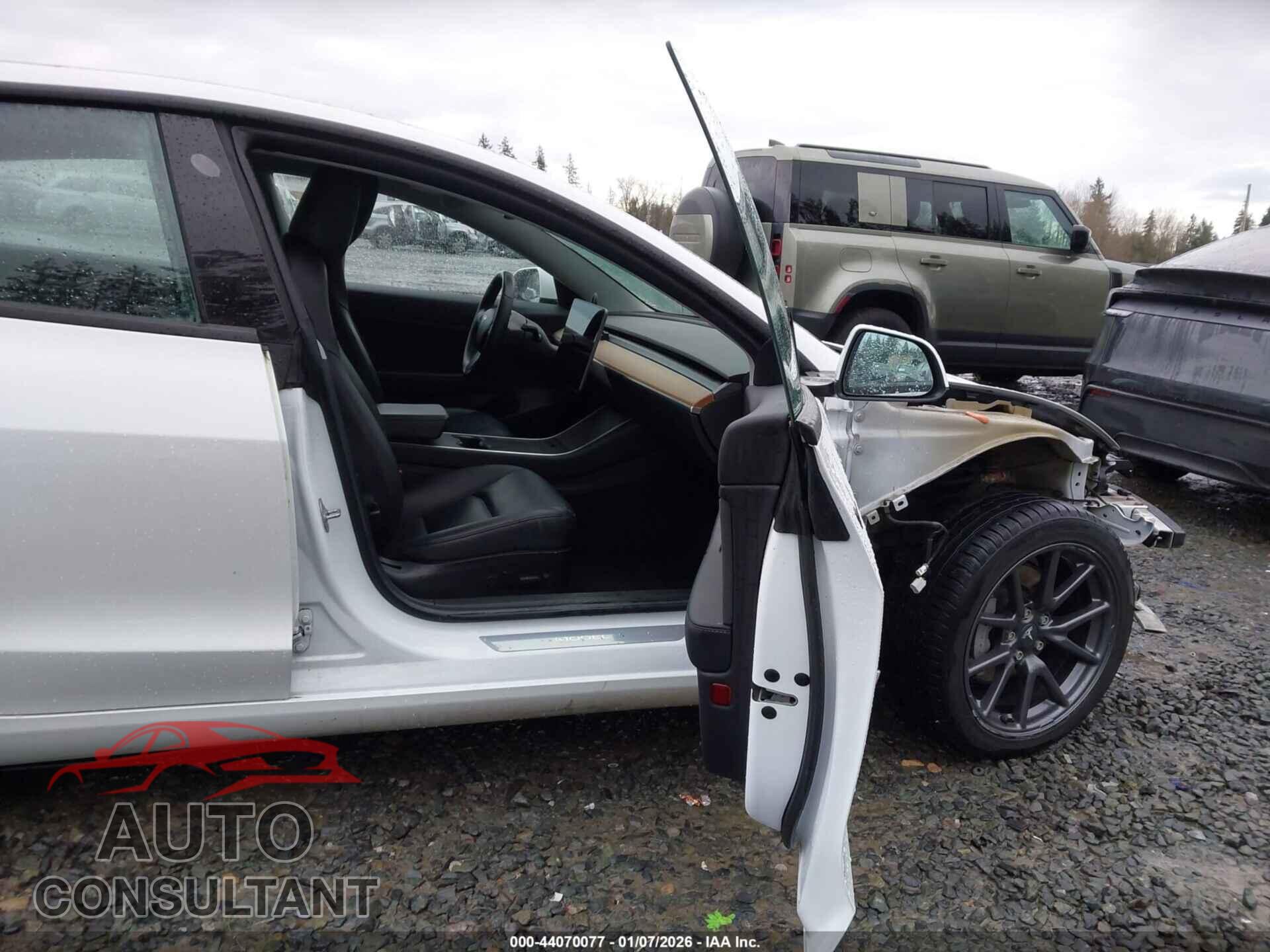 TESLA MODEL 3 2019 - 5YJ3E1EBXKF211760