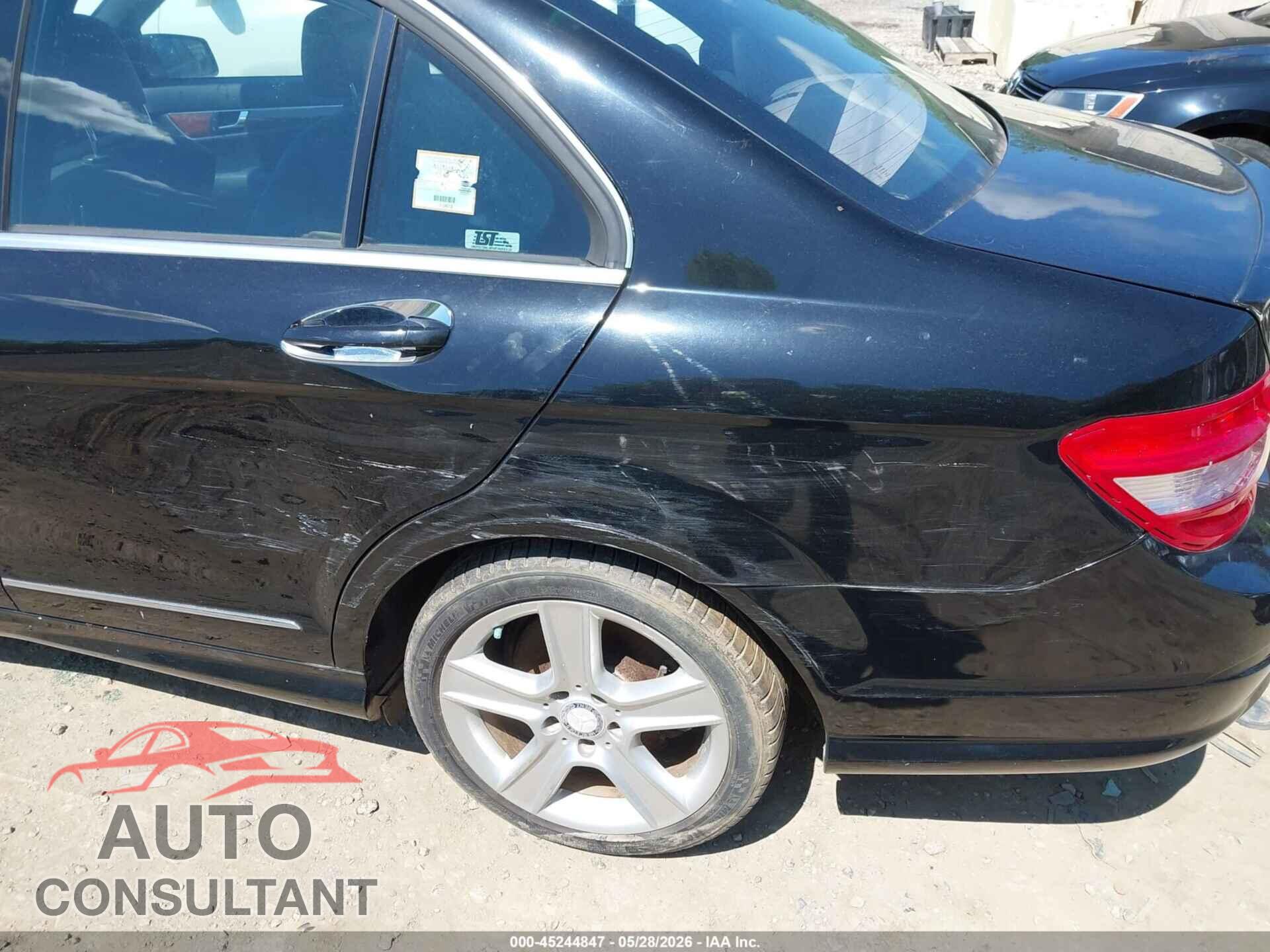 MERCEDES-BENZ C 300 2011 - WDDGF8BB2BR166017