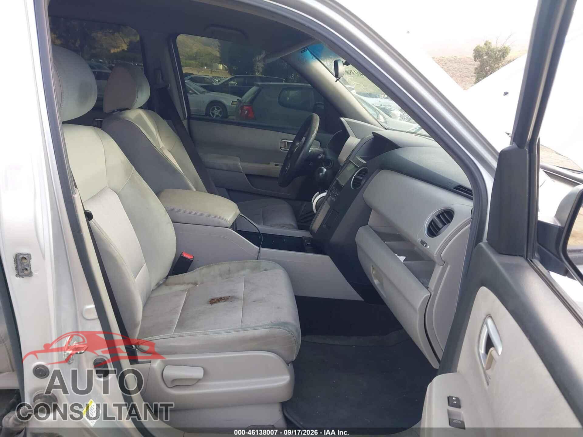 HONDA PILOT 2011 - 5FNYF3H4XBB056557