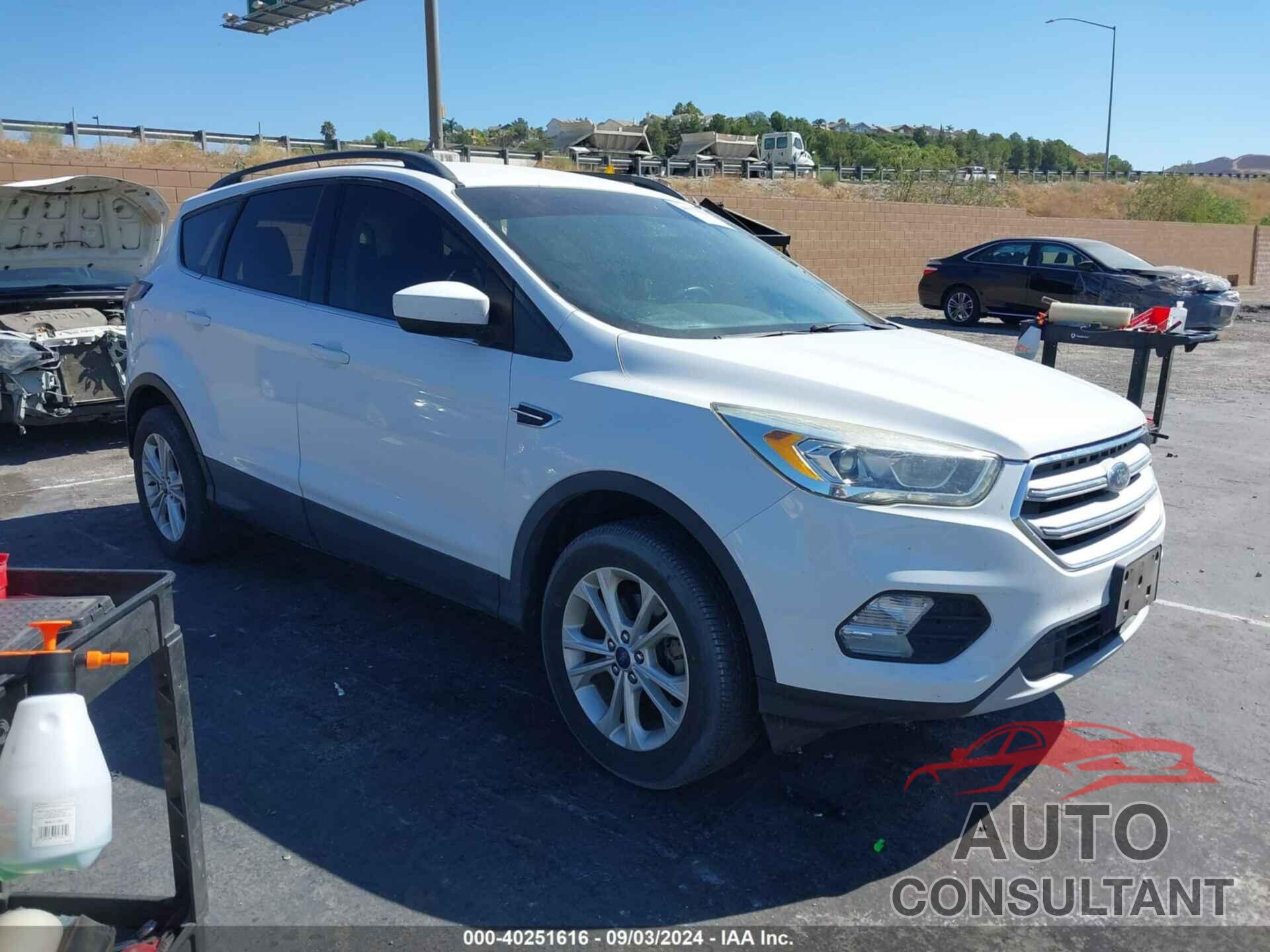 FORD ESCAPE 2018 - 1FMCU0HD4JUB25808