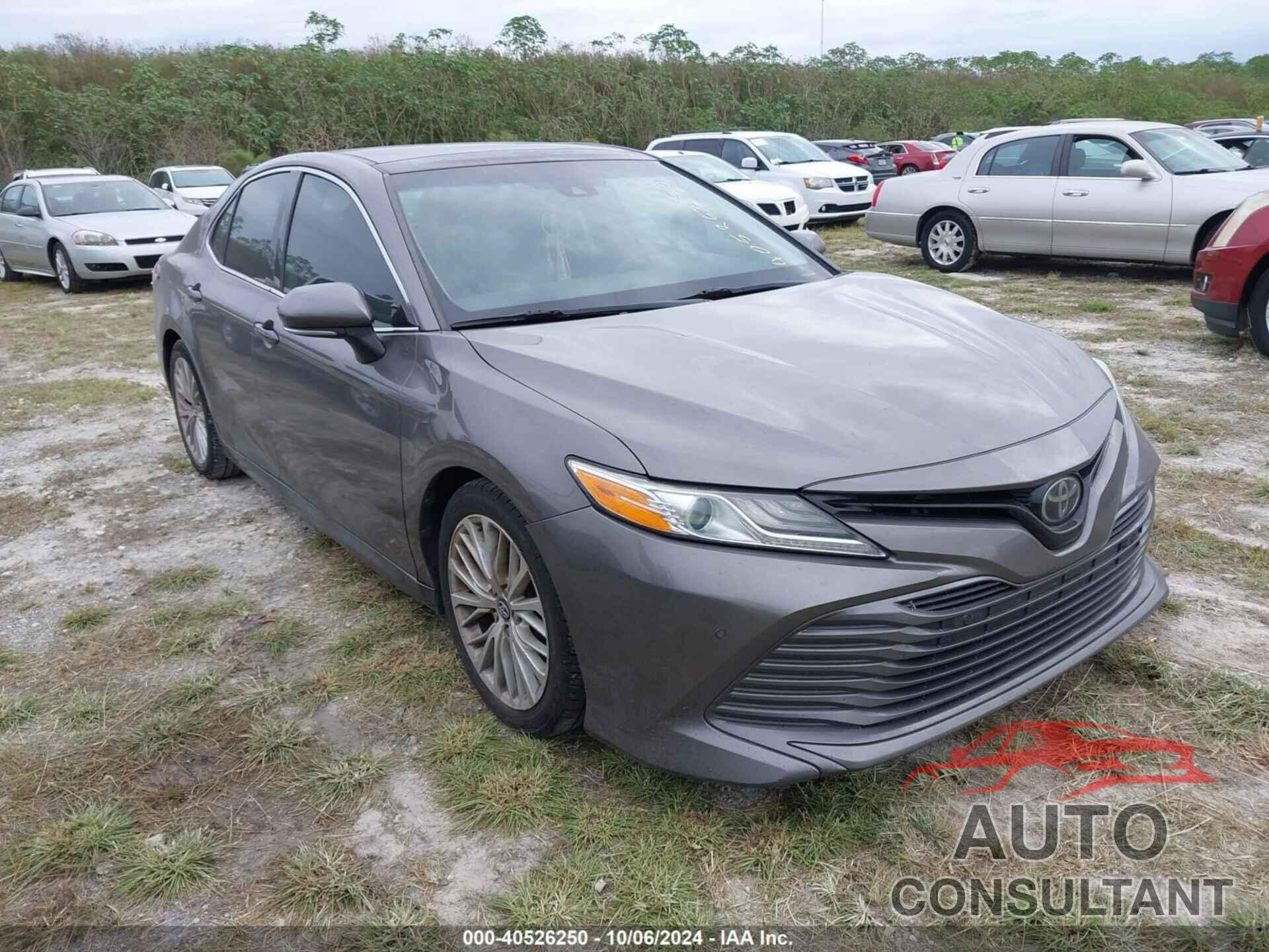 TOYOTA CAMRY 2018 - 4T1B11HK5JU123980