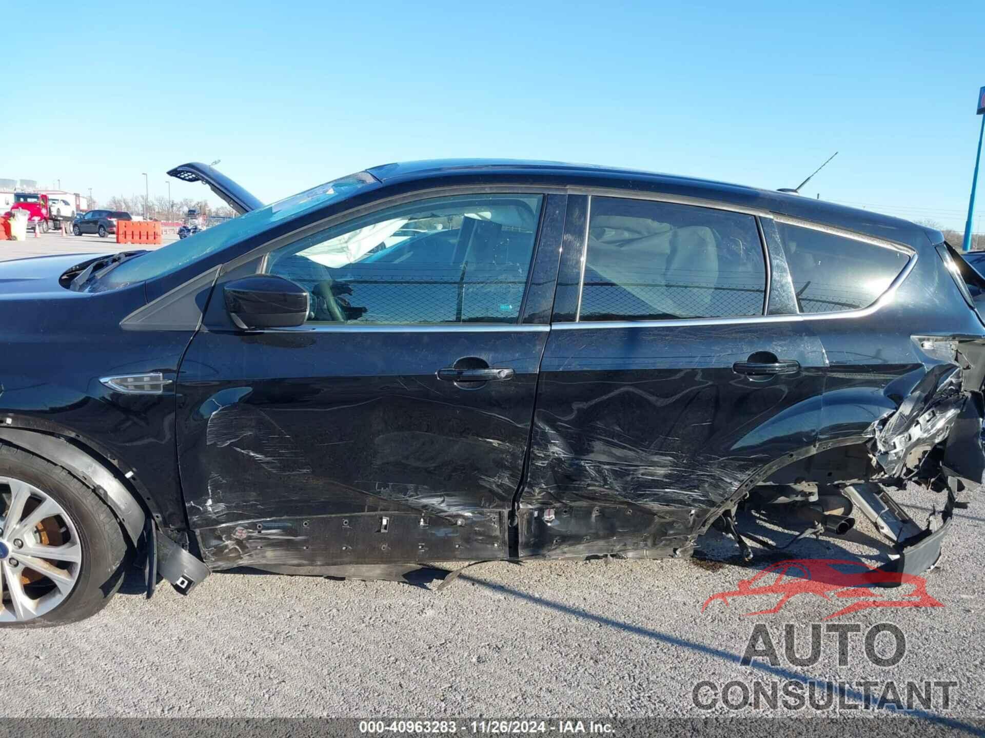 FORD ESCAPE 2017 - 1FMCU0GD0HUD74697