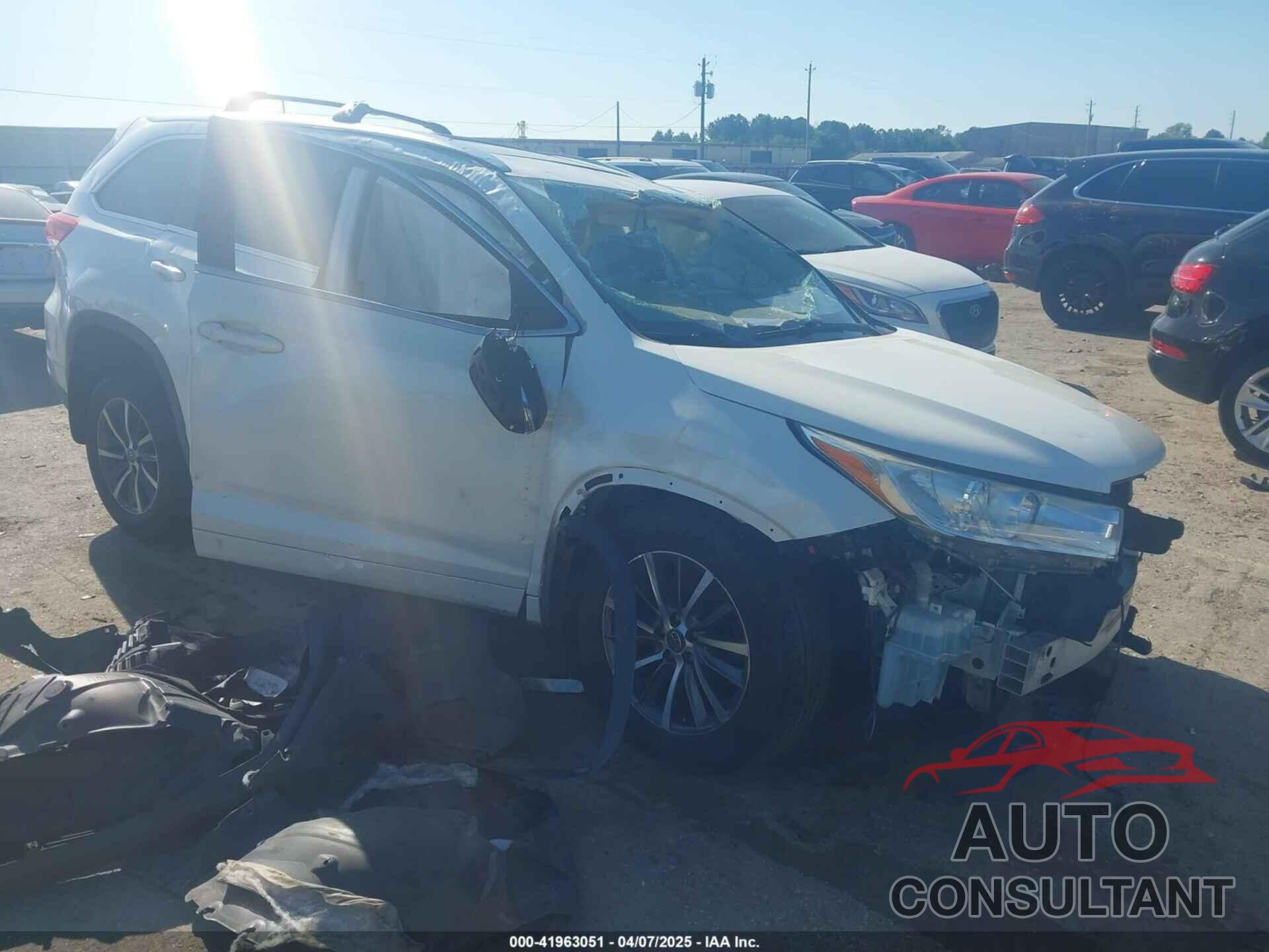 TOYOTA HIGHLANDER 2018 - 5TDKZRFH0JS533562