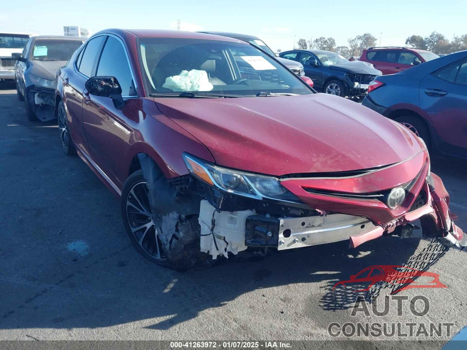 TOYOTA CAMRY 2018 - 4T1B11HK0JU671451