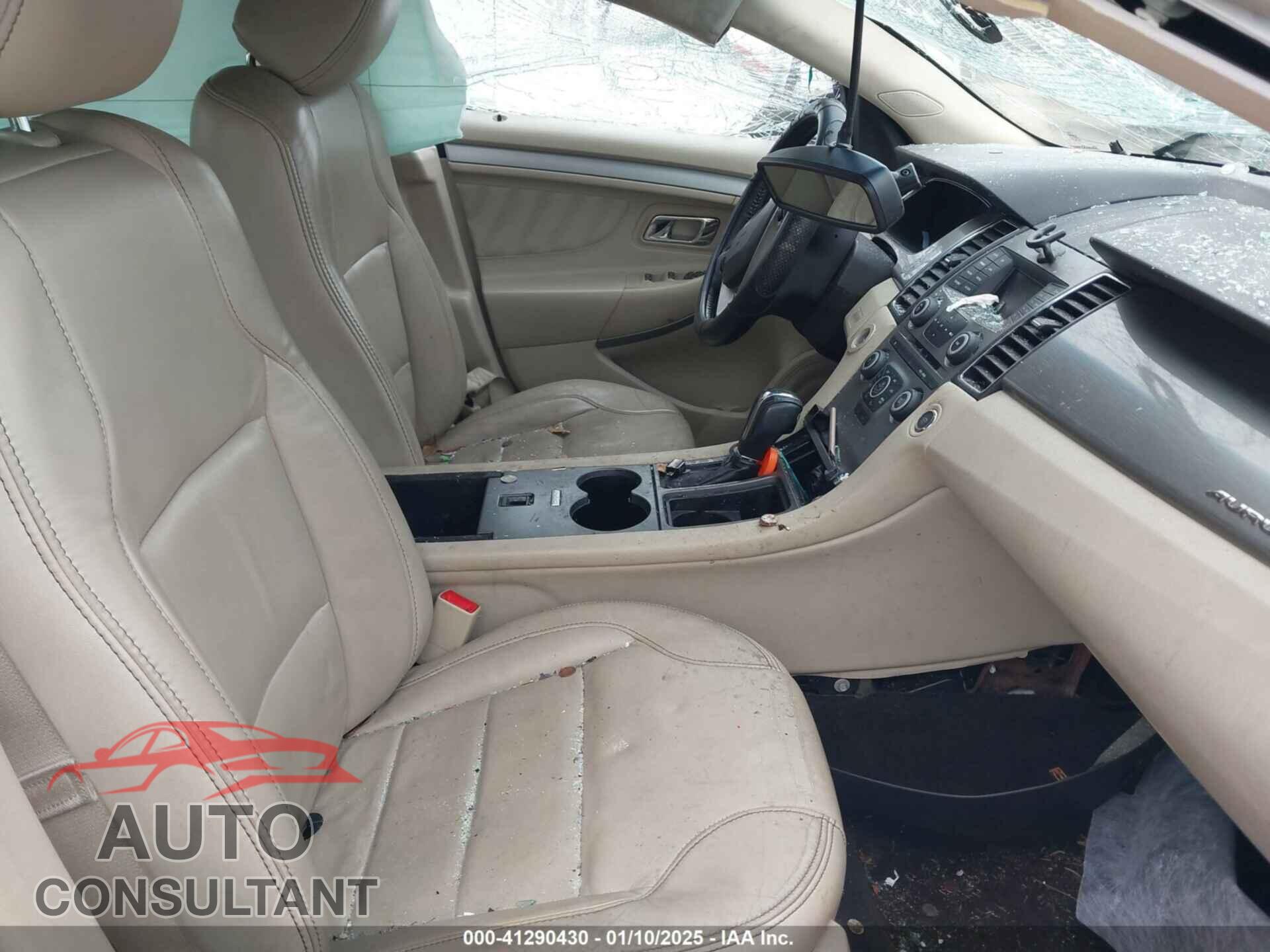 FORD TAURUS 2018 - 1FAHP2E88JG105117