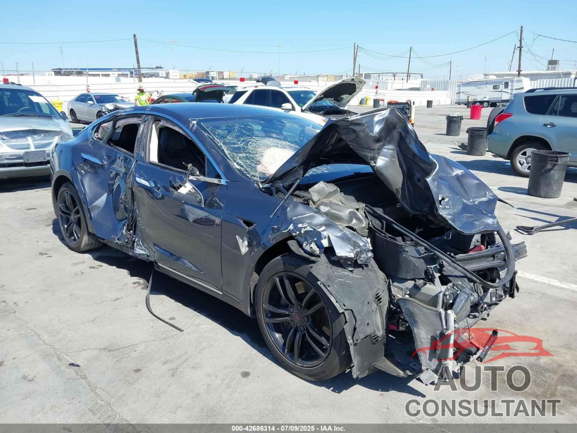 TESLA MODEL S 2015 - 5YJSA1E18FF104436