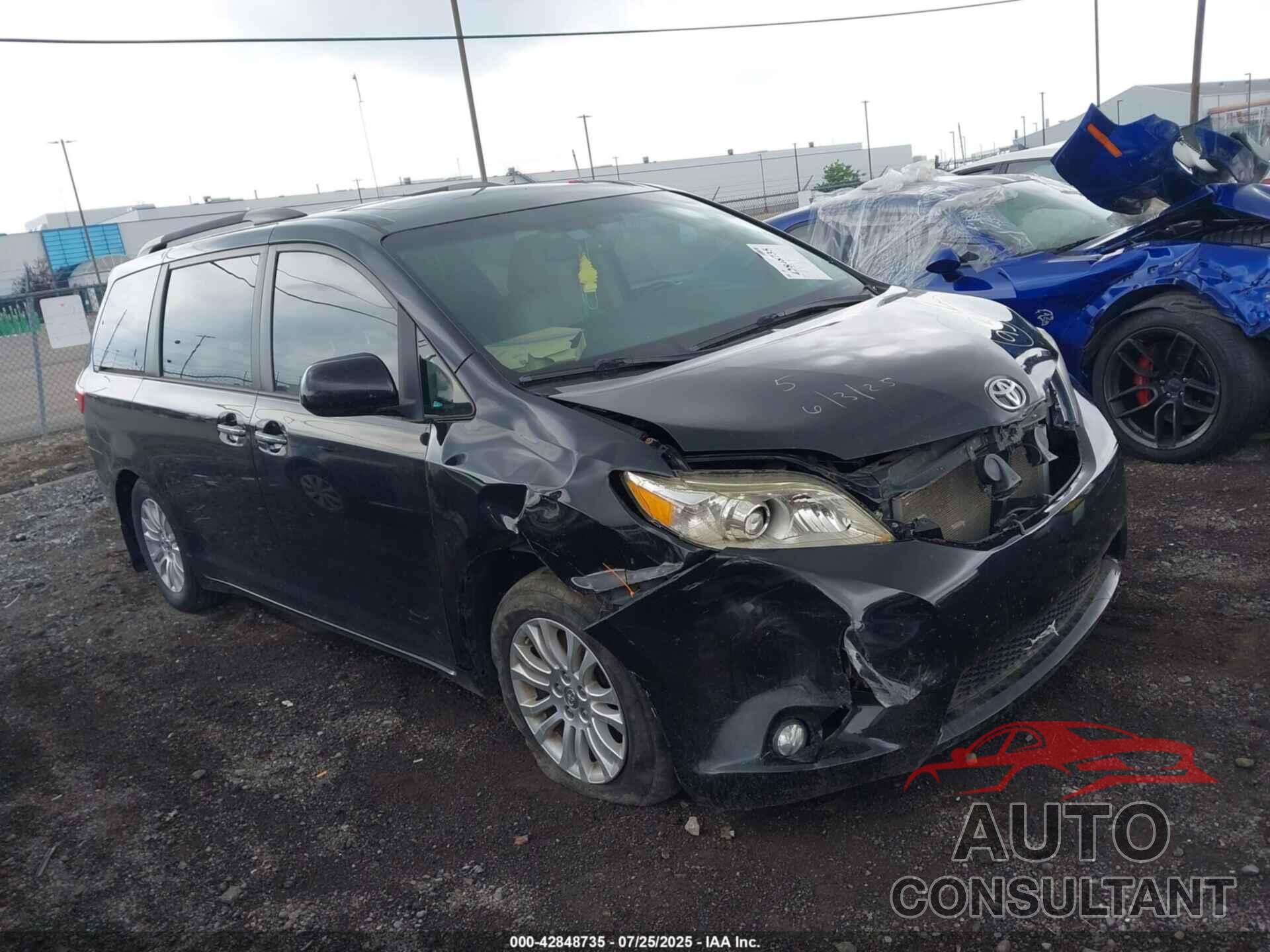 TOYOTA SIENNA 2015 - 5TDYK3DC7FS643499