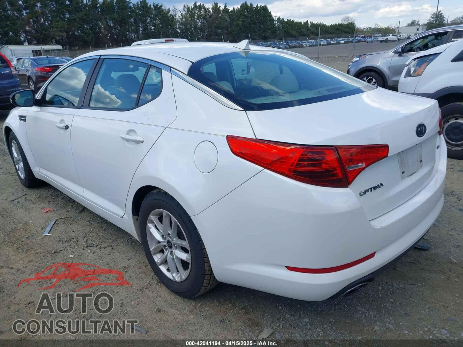 KIA OPTIMA 2011 - KNAGM4A76B5175443