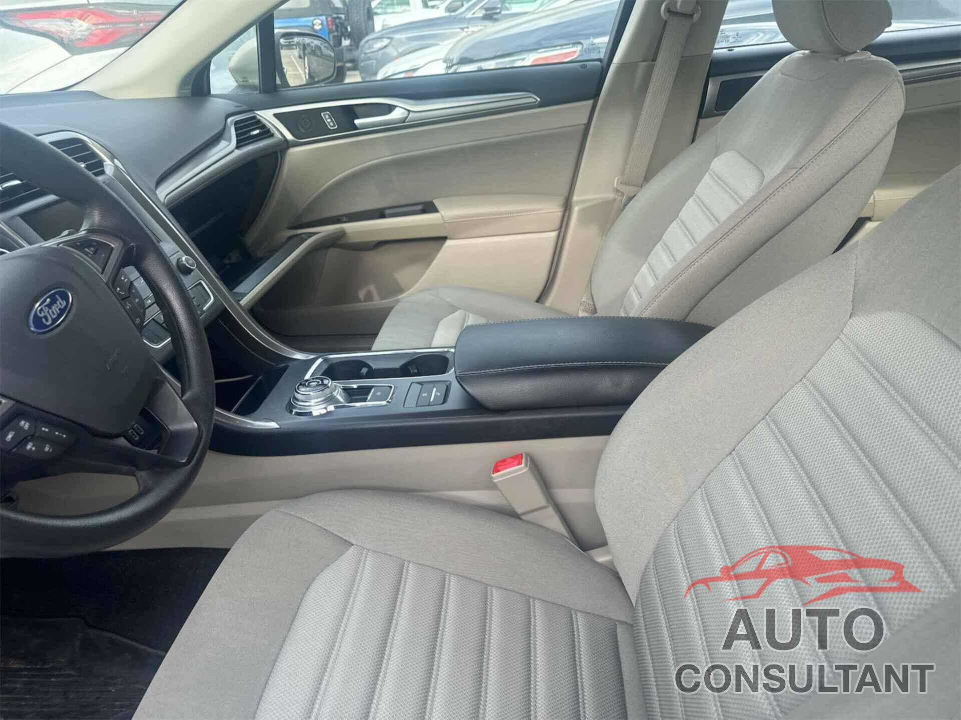 FORD FUSION HYBRID 2019 - 3FA6P0LU9KR152436