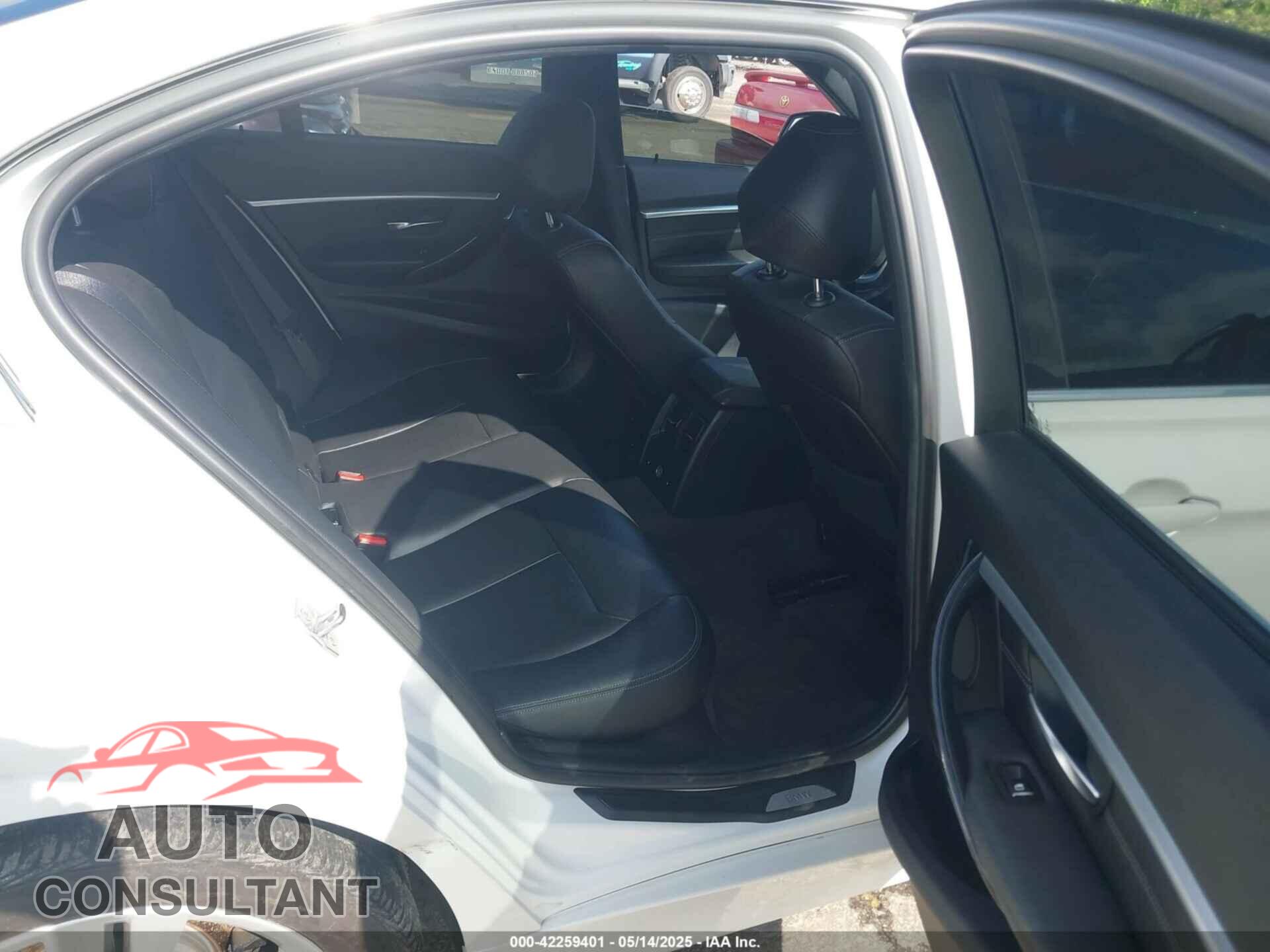 BMW 328I 2016 - WBA8E3G51GNU02448